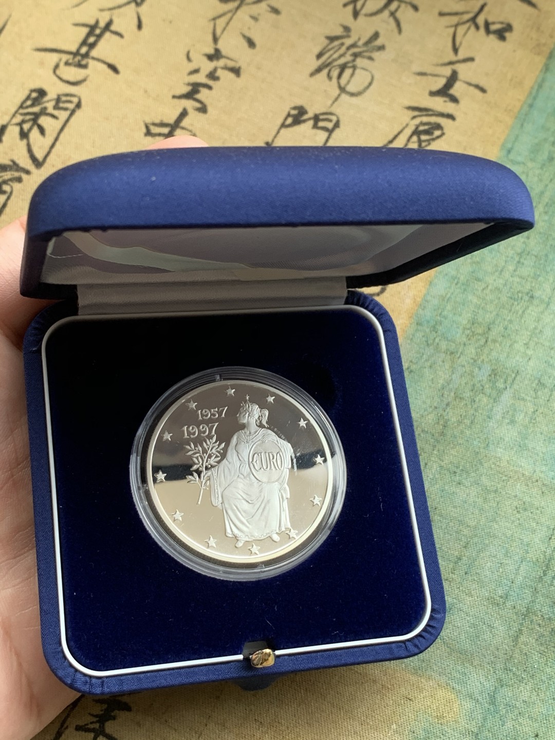 《竞宝斋》第97场-本周四 （满2件或者满200包顺丰） 蓝盒 安道尔1997年 罗马条约 10第纳尔 精制大银币