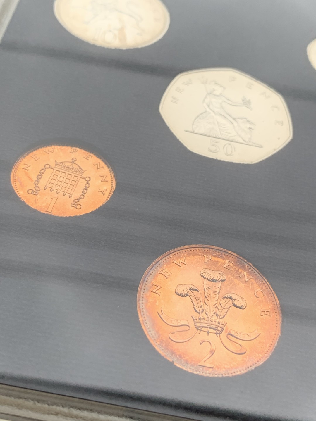 《竞宝斋》第97场-本周四 （满2件或者满200包顺丰） 英国 1976年 六枚套+一枚章 封装精制币 不同面值 完美状态