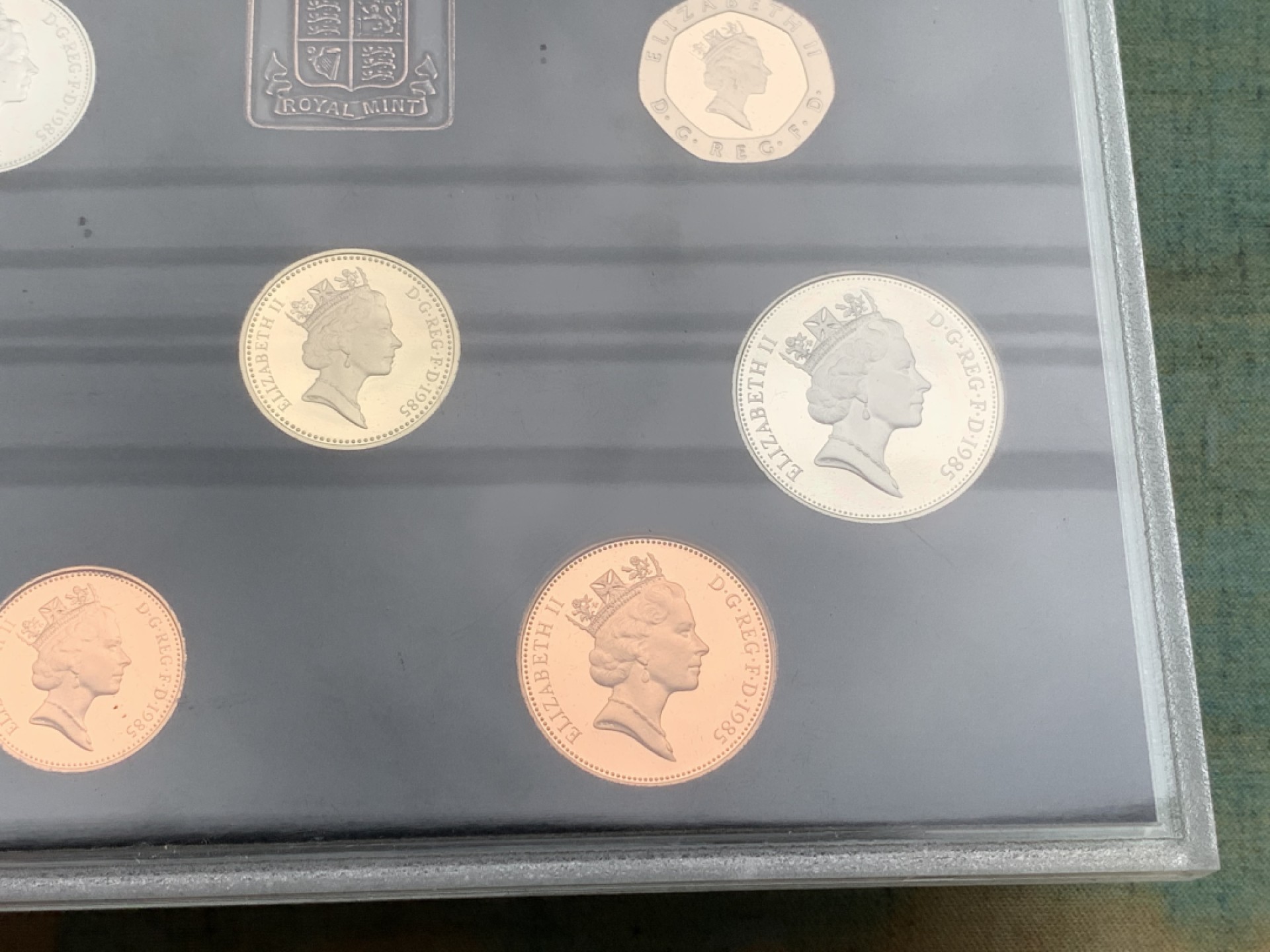 《竞宝斋》第97场-本周四 （满2件或者满200包顺丰） 原装 英国1985年 七枚不同面值+ 一枚章 精制套币