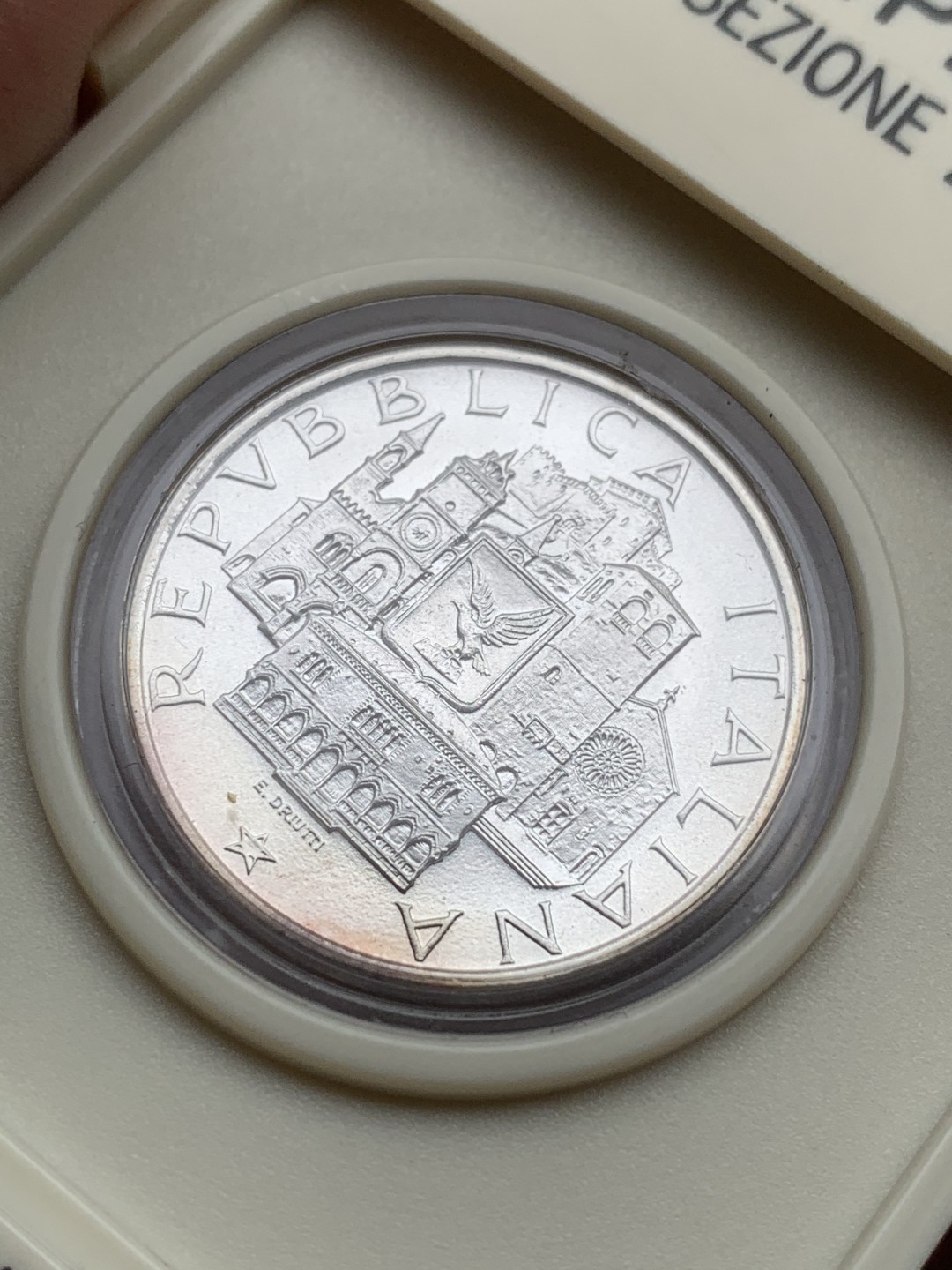 《竞宝斋》第97场-本周四 （满2件或者满200包顺丰） 原盒证书 意大利1985年 双地球 500里拉银币 稀少品种