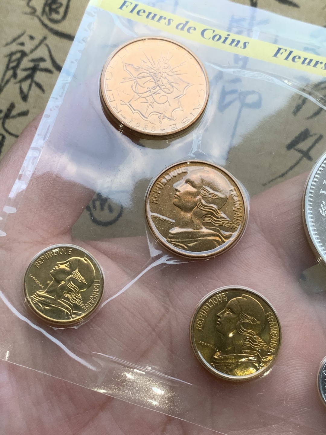 《竞宝斋》第97场-本周四 （满2件或者满200包顺丰） 原盒证书 法国1980年 封装十枚套 其中50法郎大力神是大银币 系列里最稀少的年份