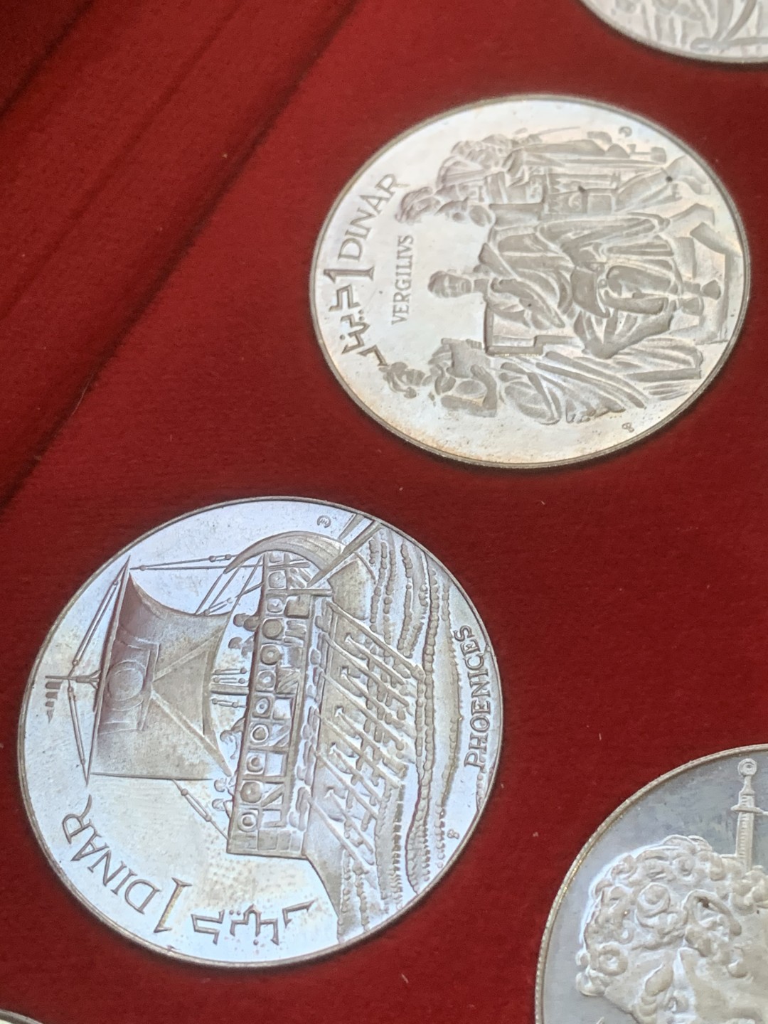 《竞宝斋》第97场-本周四 （满2件或者满200包顺丰） 大红盒 突尼斯1969年10枚1第纳尔精制大银币套装 疯涨的品种