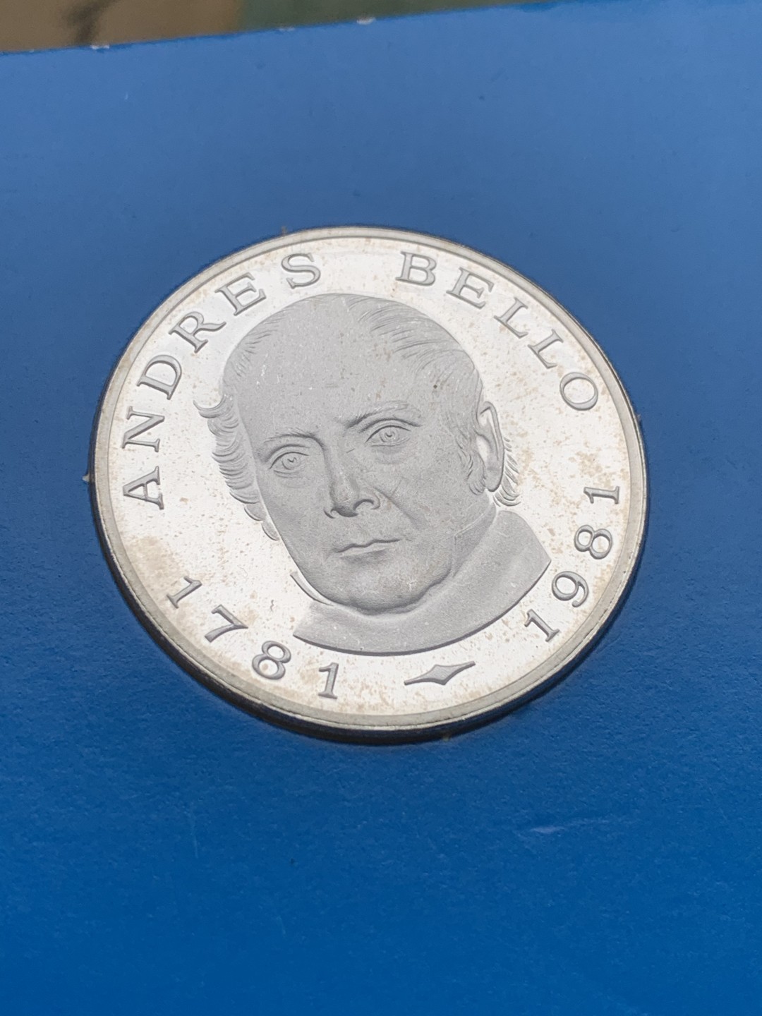 《竞宝斋》第97场-本周四 （满2件或者满200包顺丰） 卡装 委内瑞拉1981年 安德烈斯·贝略纪念 100波利瓦大银币 27克
