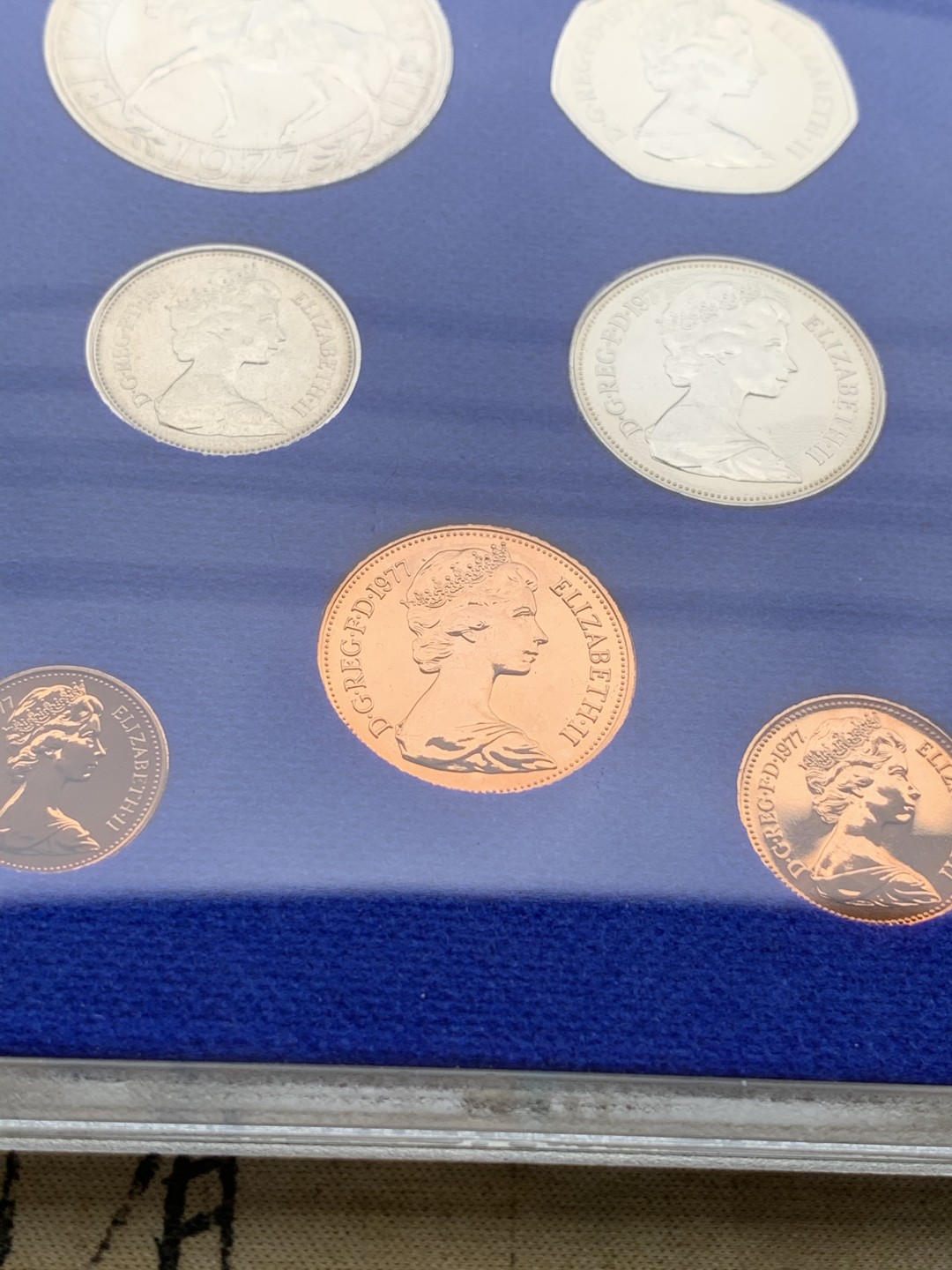 《竞宝斋》第97场-本周四 （满2件或者满200包顺丰） 英国 1977年 七枚套+一枚章 封装精制币 有克朗型大币 完美状态