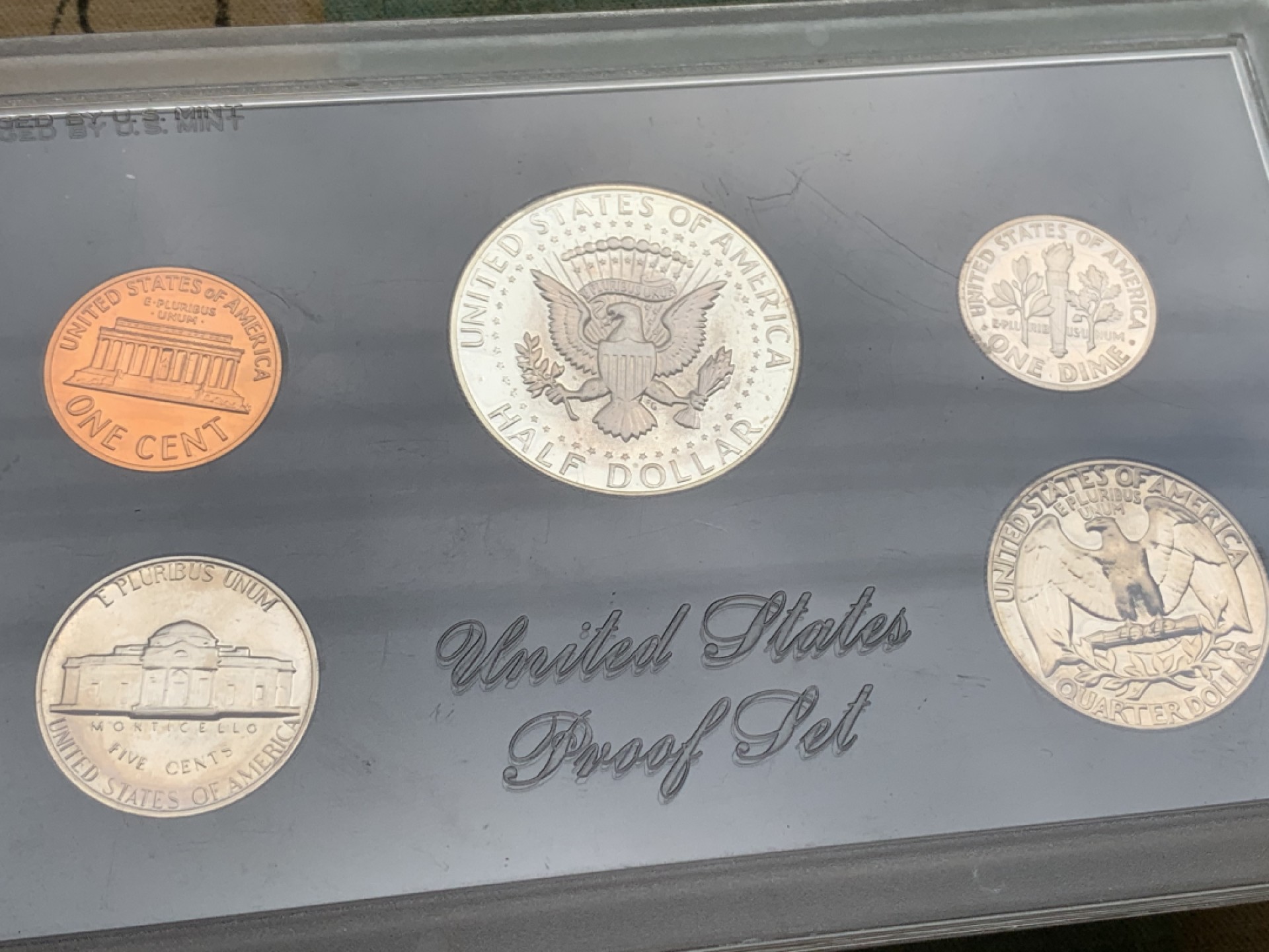 《竞宝斋》第97场-本周四 （满2件或者满200包顺丰） PROOF封装 美国1970-S年 五枚装套币 其中最大肯尼迪半圆是精制银币