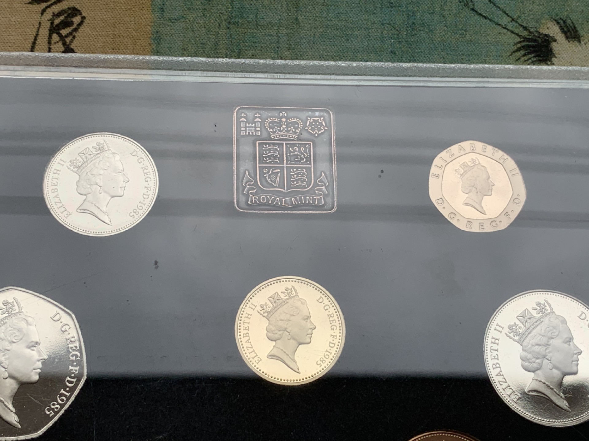 《竞宝斋》第97场-本周四 （满2件或者满200包顺丰） 原装 英国1985年 七枚不同面值+ 一枚章 精制套币