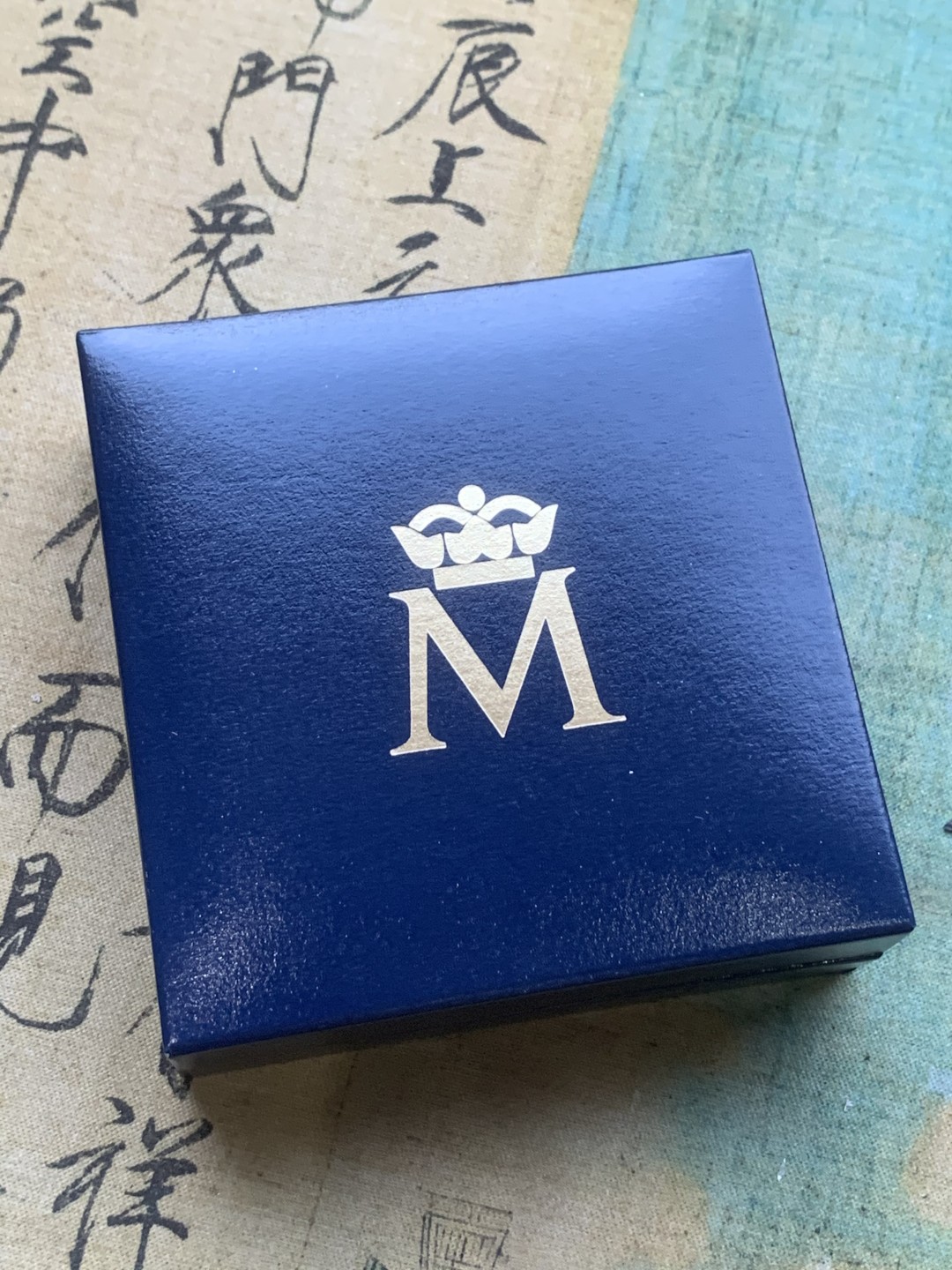 《竞宝斋》第97场-本周四 （满2件或者满200包顺丰） 原盒证书西班牙 2004年 纪念伊萨贝拉女王诞辰500周年 10欧元精制大银币 27克