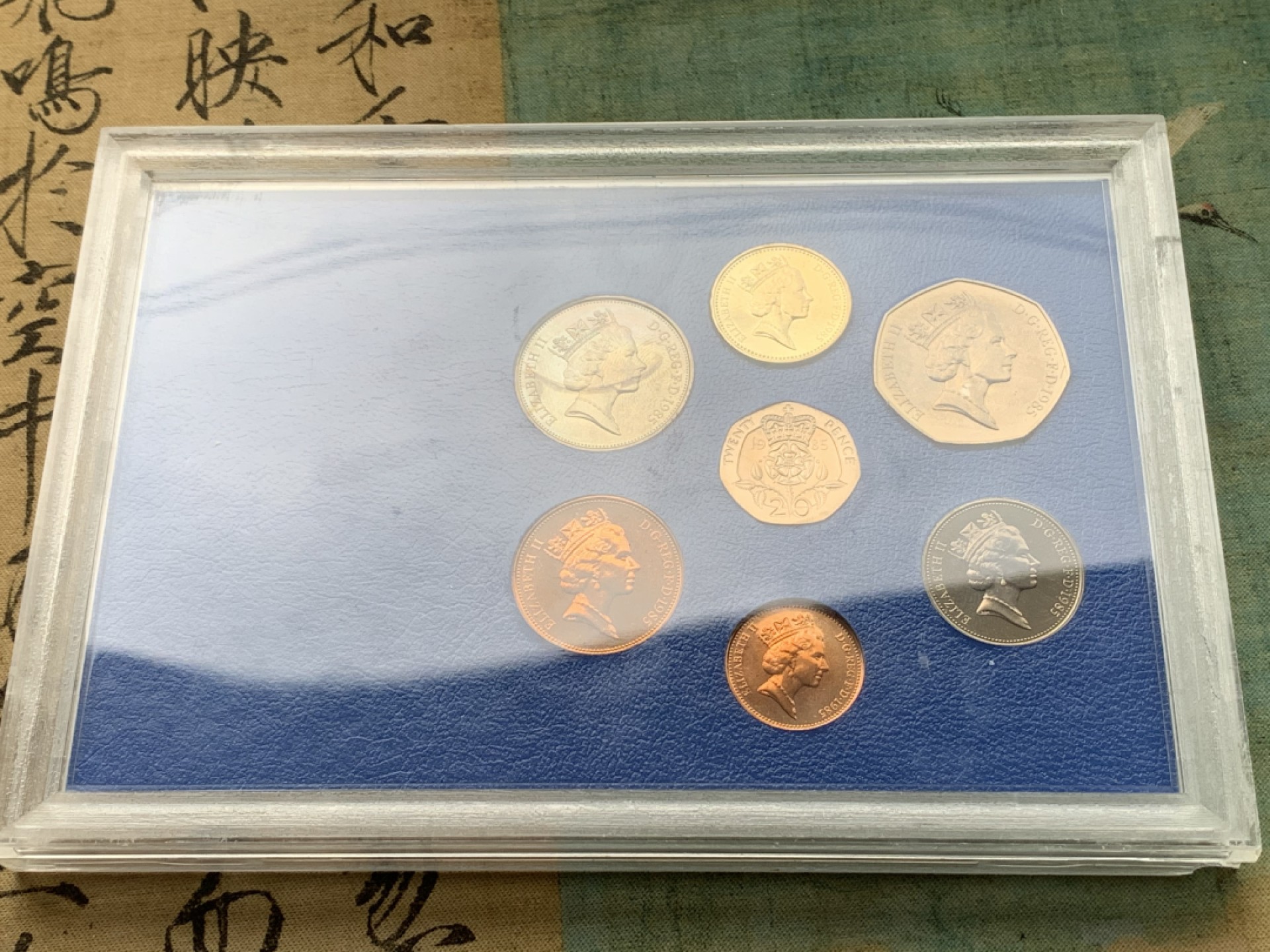 《竞宝斋》第97场-本周四 （满2件或者满200包顺丰） 英国 1985年 七枚套不同面值 套币 外壳有小裂