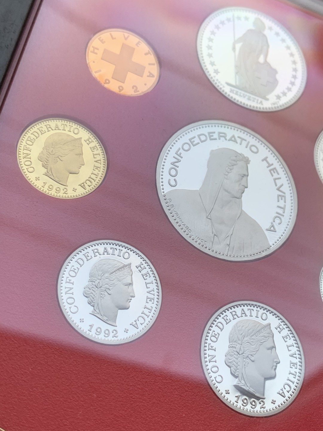 《竞宝斋》第97场-本周四 （满2件或者满200包顺丰） 封装 瑞士1992年 红本本八枚套 PROOF精制套币 带纸外壳 完美状态
