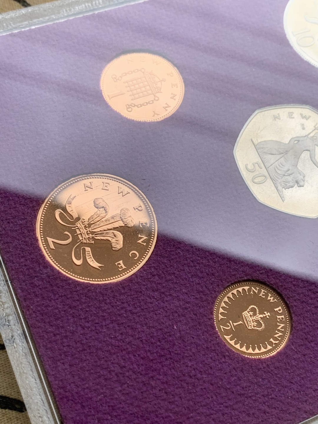 《竞宝斋》第97场-本周四 （满2件或者满200包顺丰） 英国 1980年 六枚套+一枚章 封装精制币 不同面值 完美状态