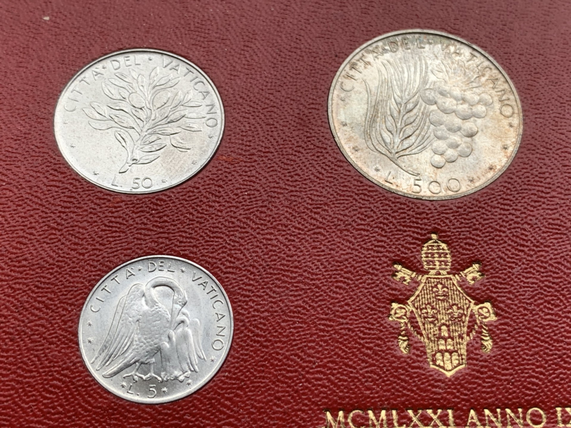 《竞宝斋》第97场-本周四 （满2件或者满200包顺丰） 卡装 梵蒂冈1971年 八枚套不同面值 其中500里拉葡萄是银币