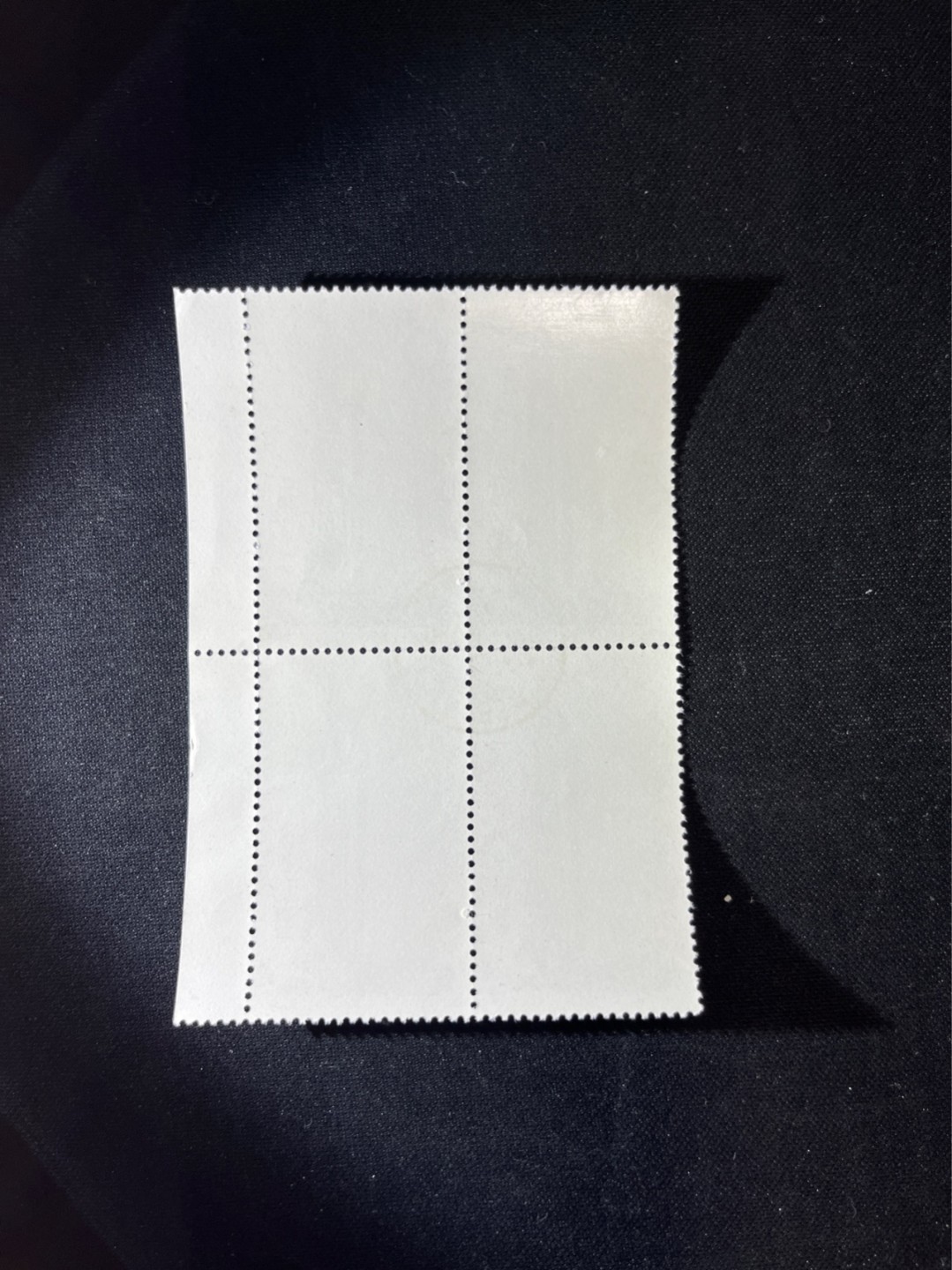 洪涛臻品 精选邮票限时拍卖第三十七期 特67石油 5-2盖销 四方连，中心戳， 版撕全品，非常漂亮。解放初的经典票，整版撕开，面艳胶白，票挺洁净，齿孔完美，收藏评级两相宜。老纪特的版票资源十分稀缺难寻，机会来临时必须抓住。