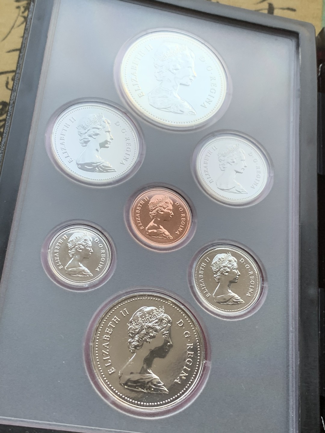 《竞宝斋》第97场-本周四 （满2件或者满200包顺丰） 封装带证书 加拿大 1980年  精制PROOF七枚套 带北极熊一元大银币