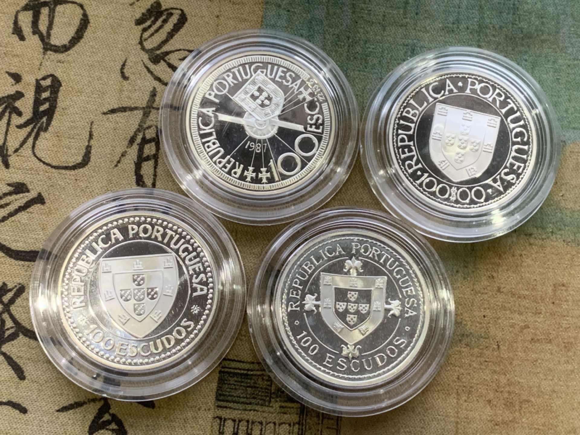 《竞宝斋》第97场-本周四 （满2件或者满200包顺丰） 	原盒证书 葡萄牙1988年 大航海系列 100埃斯库多精制大银币 4枚套