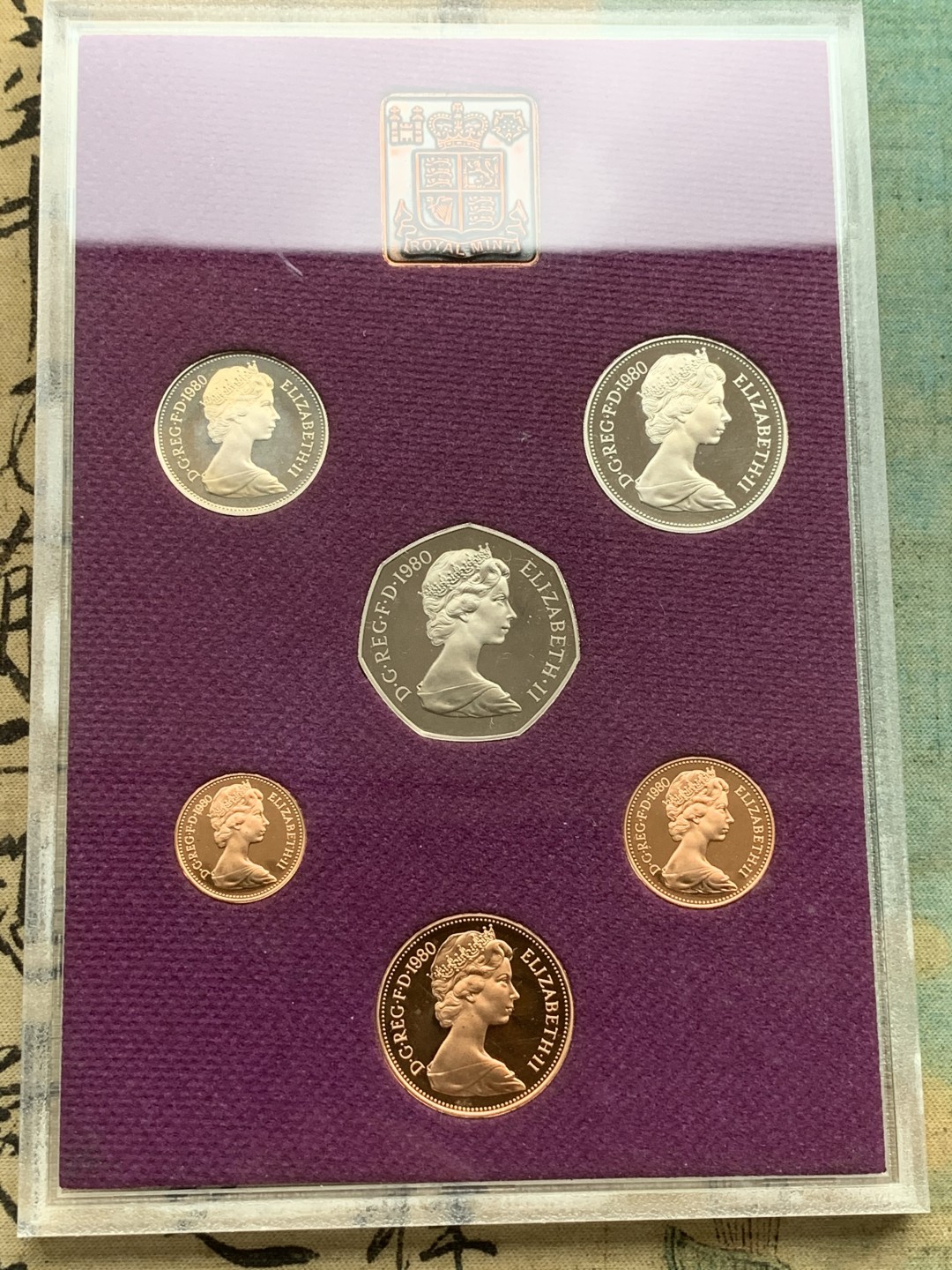 《竞宝斋》第97场-本周四 （满2件或者满200包顺丰） 英国 1980年 六枚套+一枚章 封装精制币 不同面值 完美状态