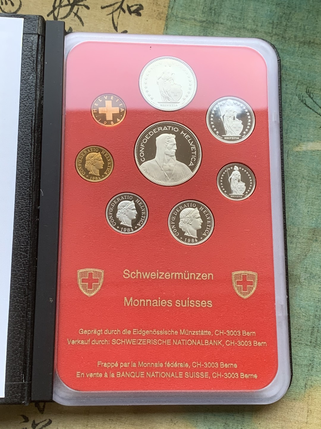 《竞宝斋》第97场-本周四 （满2件或者满200包顺丰） 封装 瑞士1984年 红本本八枚套 PROOF精制套币 少见