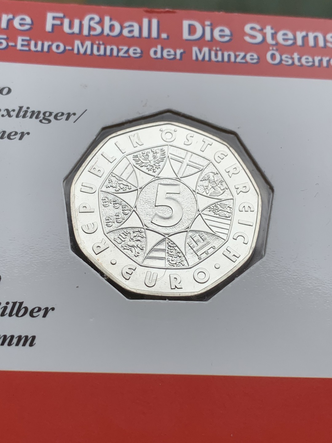 《竞宝斋》第97场-本周四 （满2件或者满200包顺丰） 卡装奥地利2004年 5欧元足球百年纪念 银币