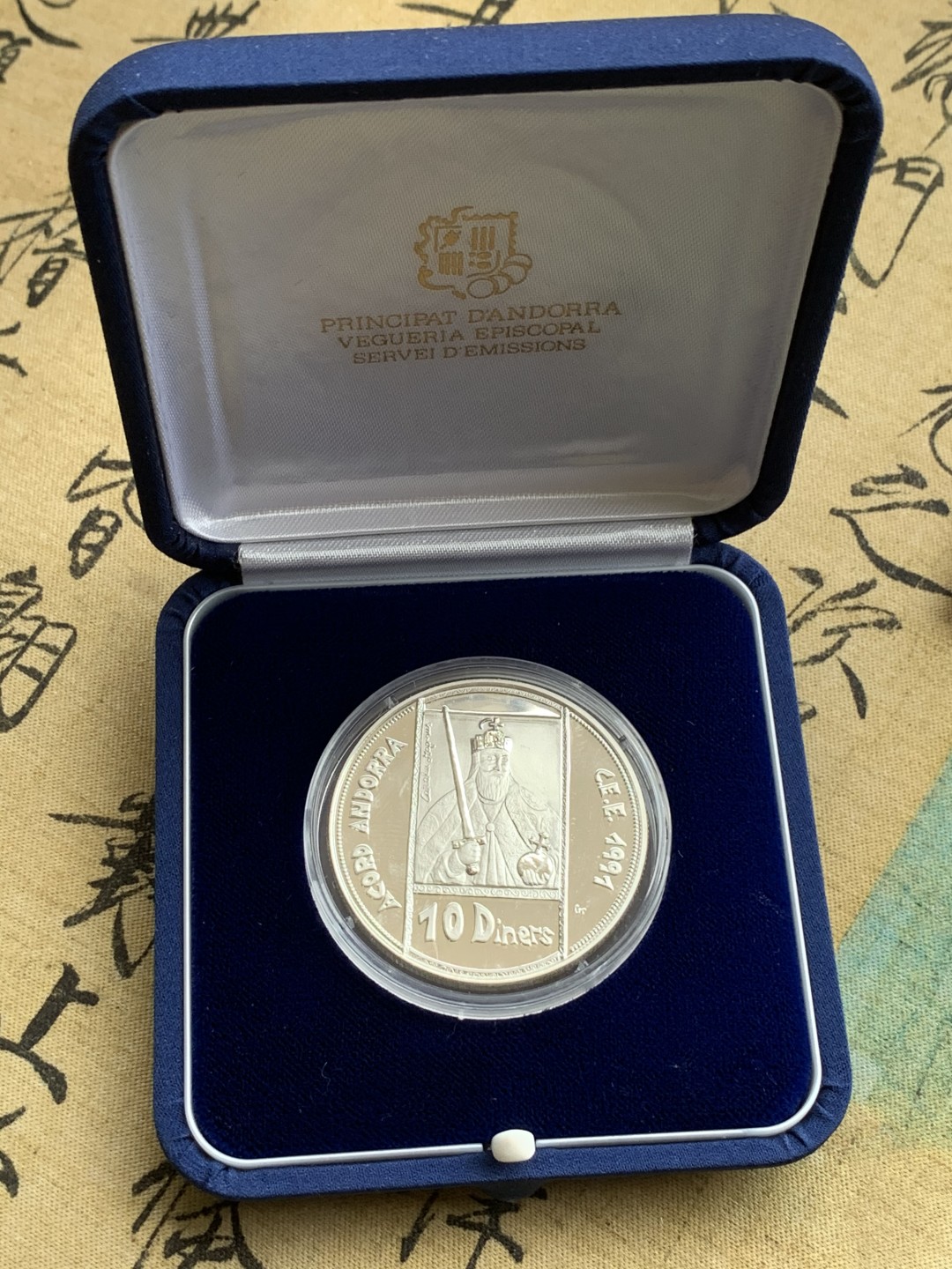 《竞宝斋》第97场-本周四 （满2件或者满200包顺丰） 原盒证书 安道尔1991年 亲王祖安·马丁 10第纳尔大银币 31.47克