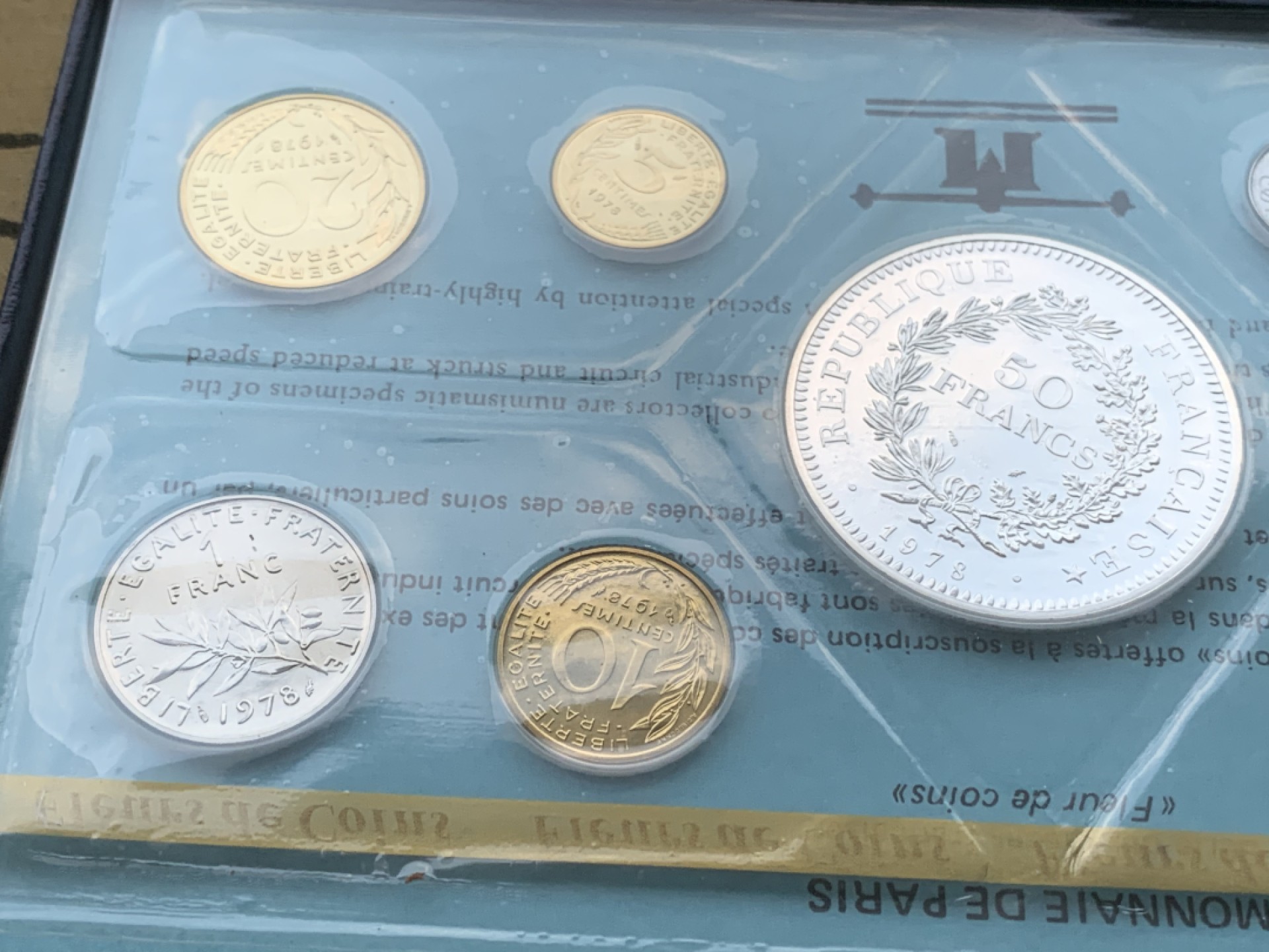 《竞宝斋》第97场-本周四 （满2件或者满200包顺丰） 原盒证书 法国1978年 封装九枚套 其中50法郎大力神是大银币 全套少见