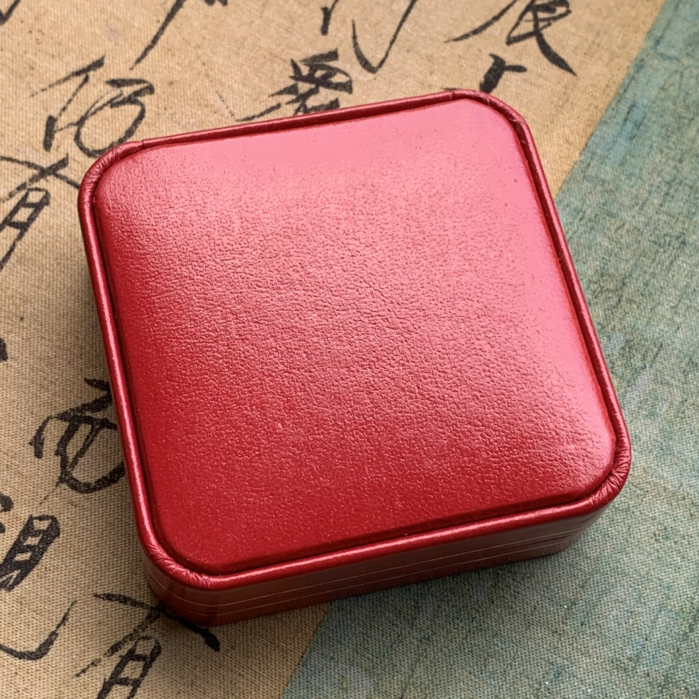 《竞宝斋》第97场-本周四 （满2件或者满200包顺丰） 红盒子带证书 直布罗陀1992年 25镑/35ECUS 骑士 精制大银币28.28克