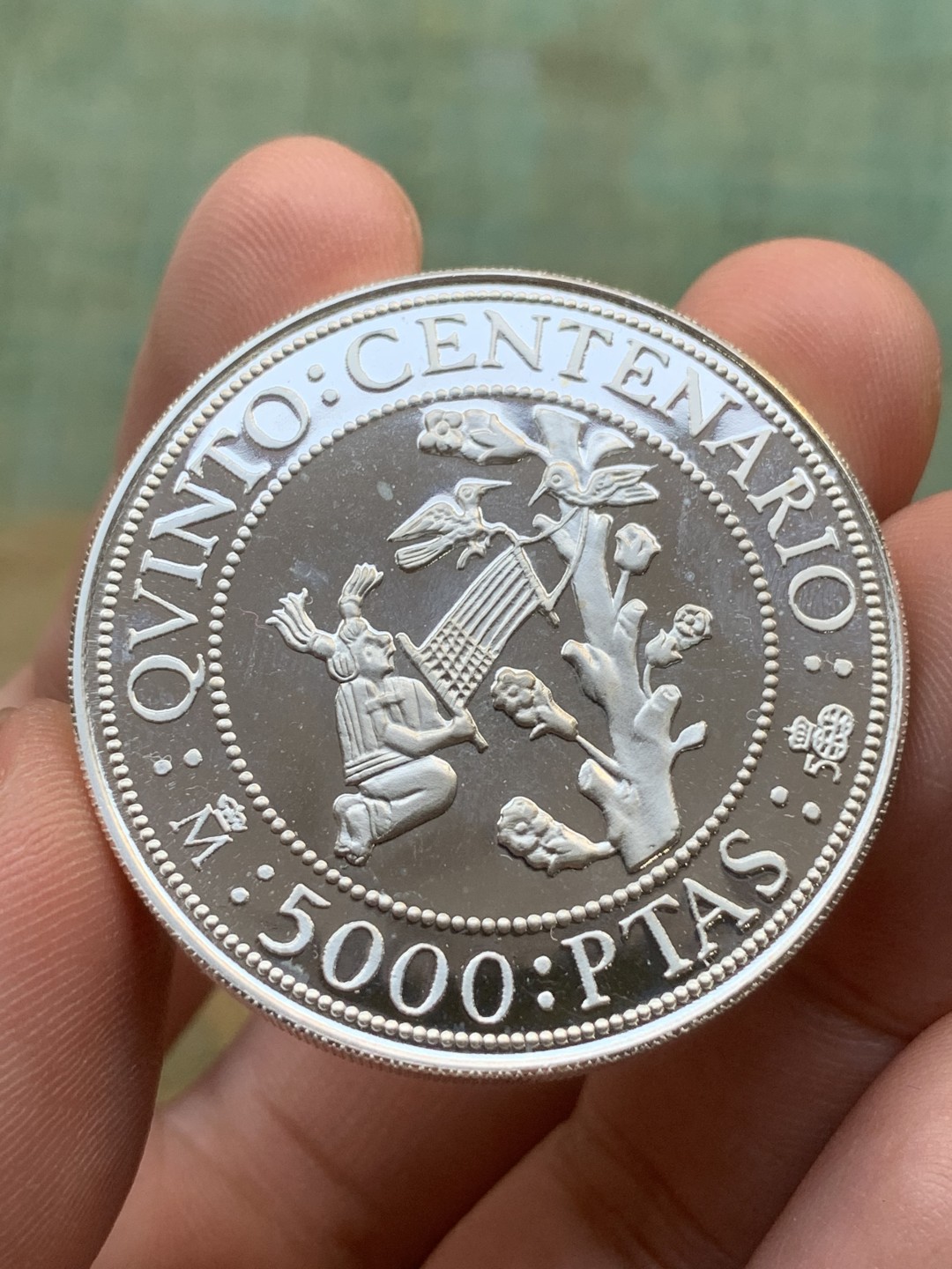 《竞宝斋》第97场-本周四 （满2件或者满200包顺丰） 原盒证书 西班牙1990年 发现美洲新大陆500周年纪念 5000比塞塔 大银币54克