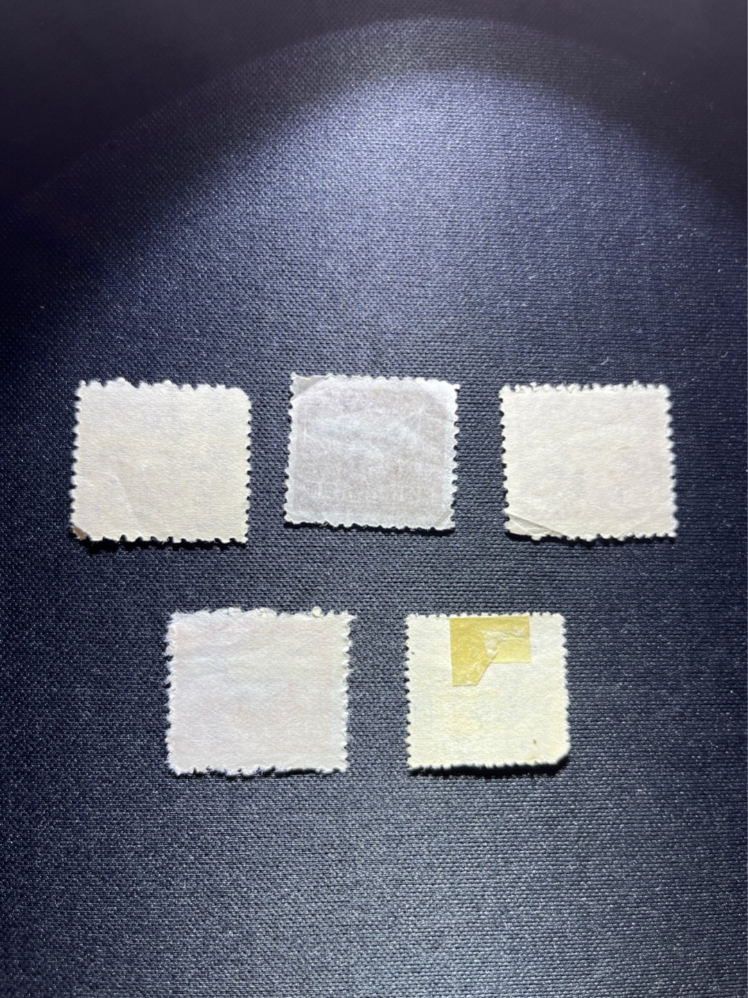 洪涛臻品 精选邮票限时拍卖第三十五期 解放区火车头邮票几枚，储金邮票一枚，品相自定，喜欢不要错过，所有邮票包老包真，注意捡漏