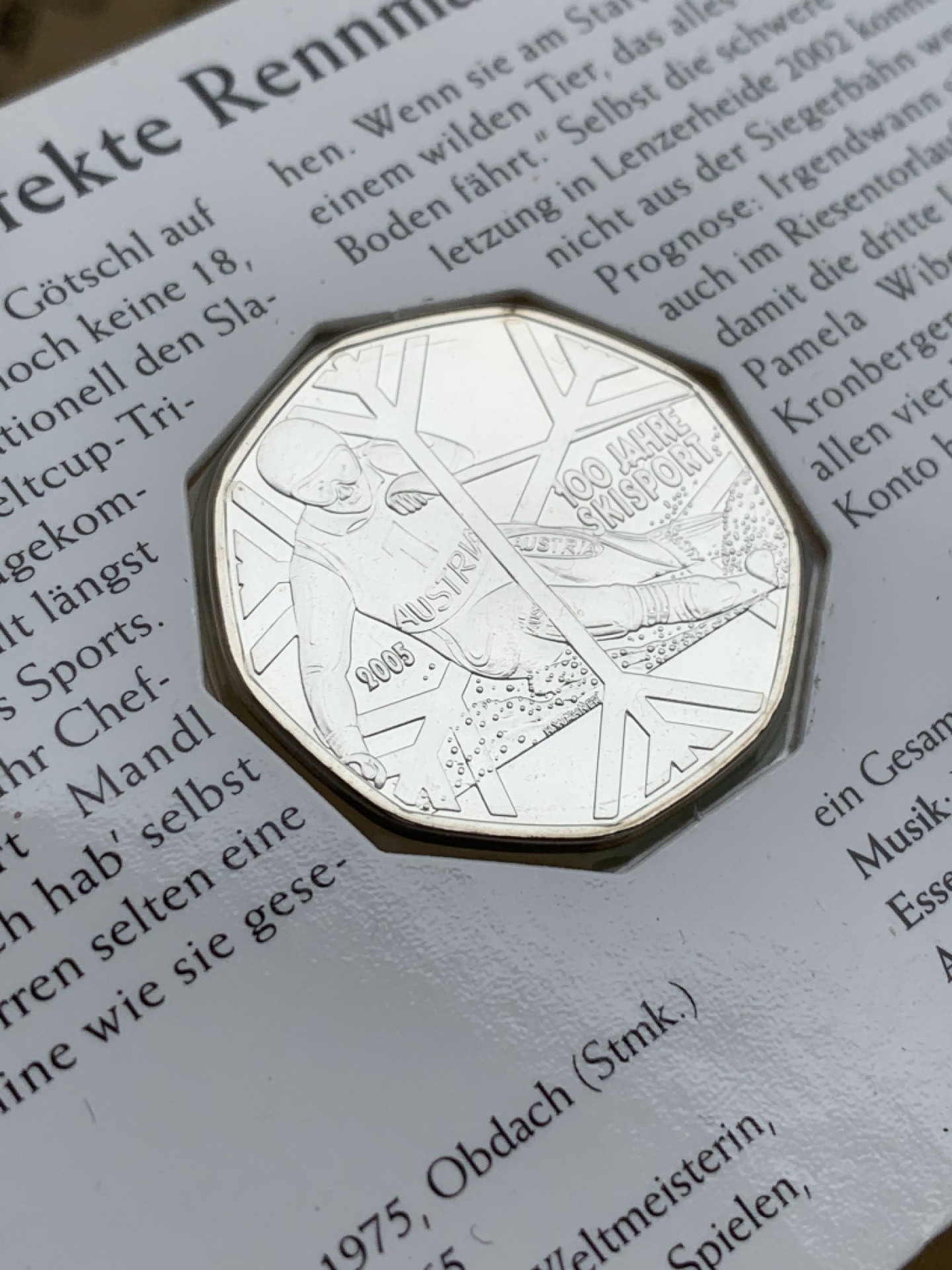 《竞宝斋》第97场-本周四 （满2件或者满200包顺丰） 官方卡装 奥地利2005年 滑雪运动百年纪念 5欧元银币 8克