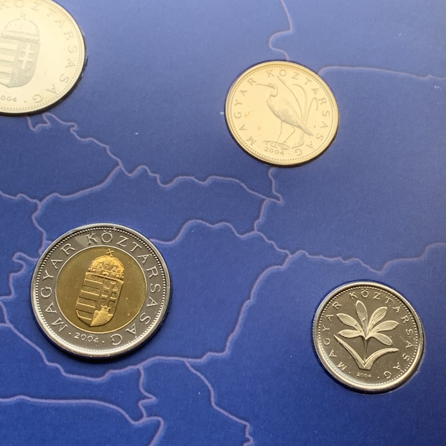 《竞宝斋》第97场-本周四 （满2件或者满200包顺丰） 卡装 匈牙利2004年 精装8枚套 不同面值 发行量只有八千套