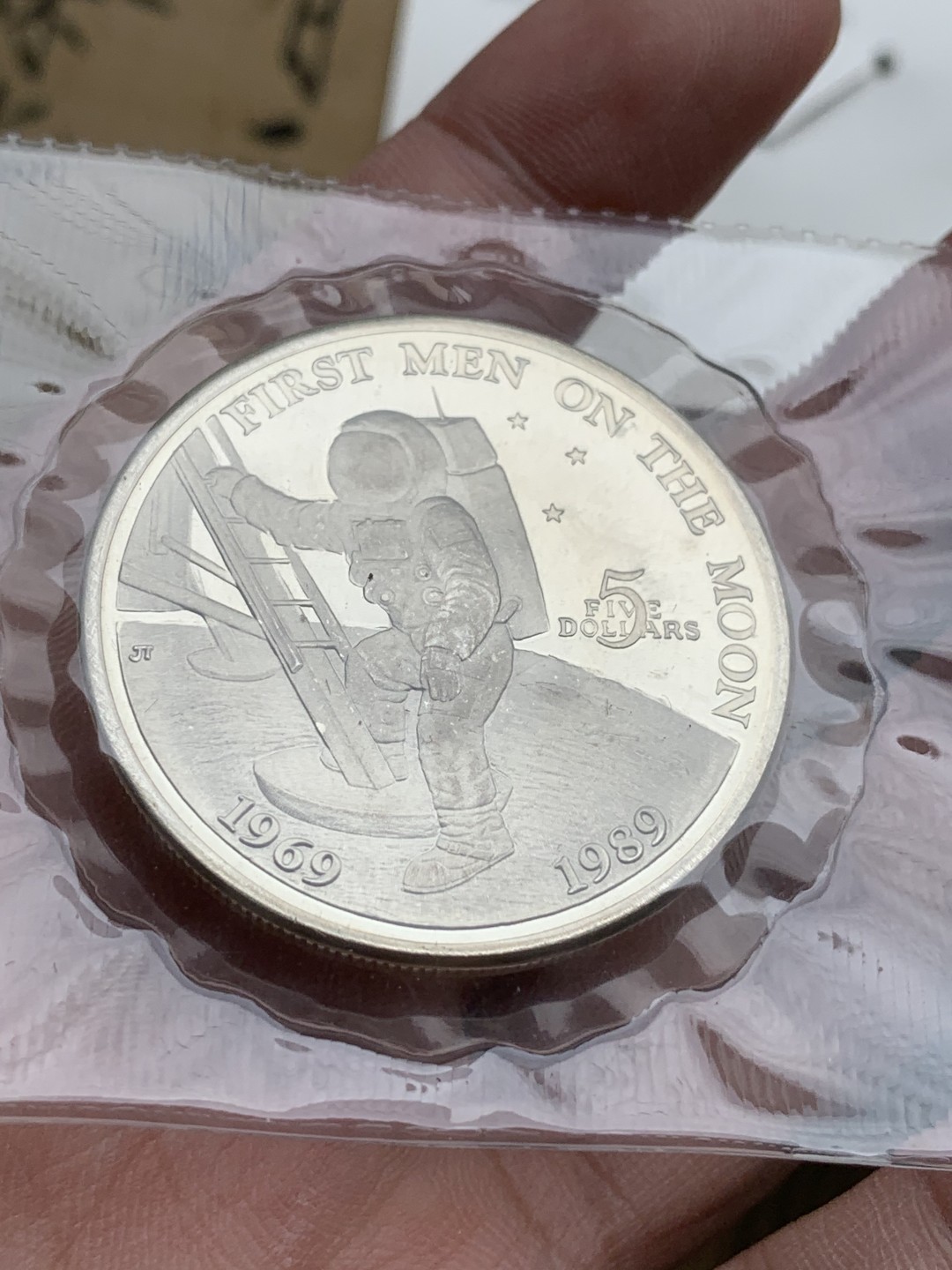 《竞宝斋》第97场-本周四 （满2件或者满200包顺丰） 卡装马绍尔群岛1989年纪念阿波罗十一登月20周年5元镍币