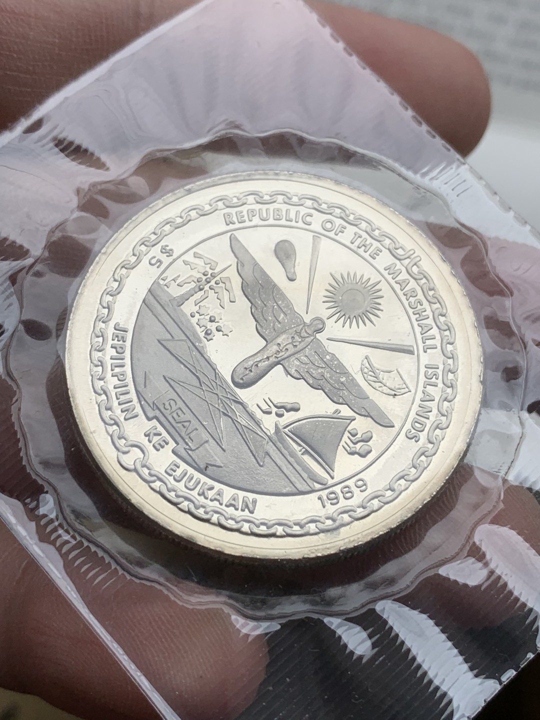 《竞宝斋》第97场-本周四 （满2件或者满200包顺丰） 卡装马绍尔群岛1989年纪念阿波罗十一登月20周年5元镍币