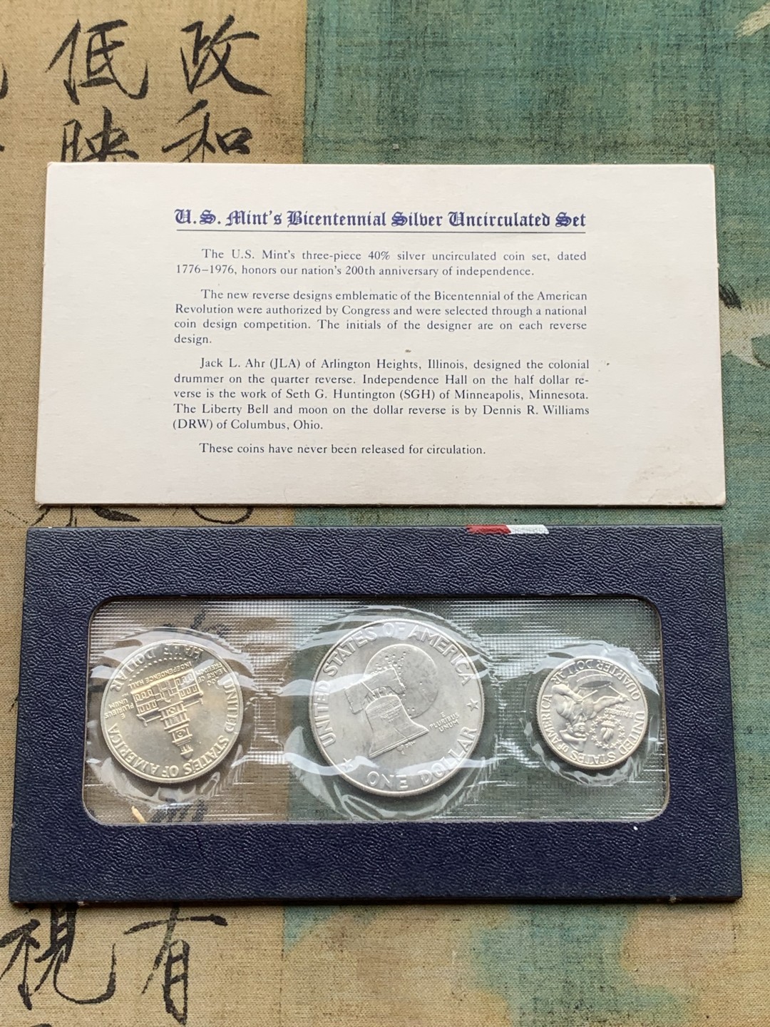 《竞宝斋》第97场-本周四 （满2件或者满200包顺丰） 造币厂封装封装 美国1976-S年 全银币普制3枚一组 带证书和红色外壳 非常少见