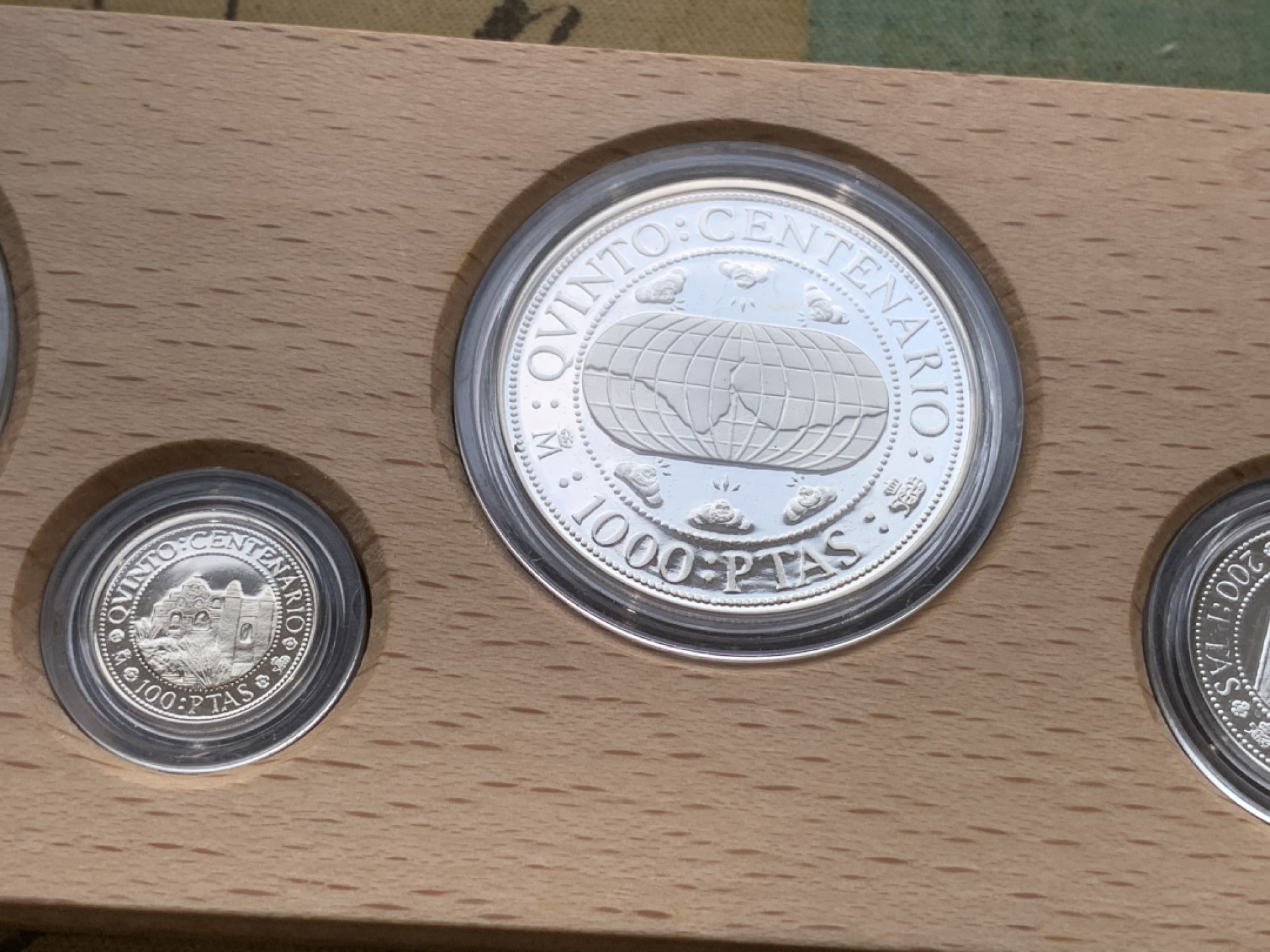 《竞宝斋》第97场-本周四 （满2件或者满200包顺丰） 原盒证书 西班牙1990年 发现美洲新大陆500周年纪念一组5枚银币 非常漂亮