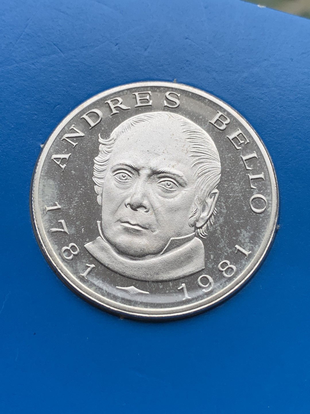 《竞宝斋》第97场-本周四 （满2件或者满200包顺丰） 卡装 委内瑞拉1981年 安德烈斯·贝略纪念 100波利瓦大银币 27克