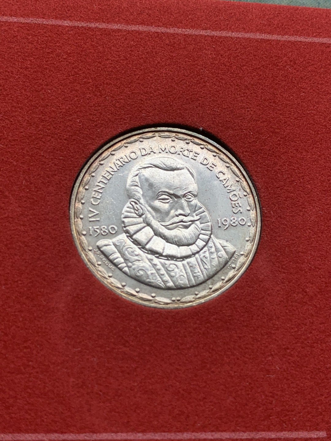 《竞宝斋》第97场-本周四 （满2件或者满200包顺丰） 官方卡装 葡萄牙 1980年 诗人贾梅士四百周年纪念 1000埃斯库多 银币