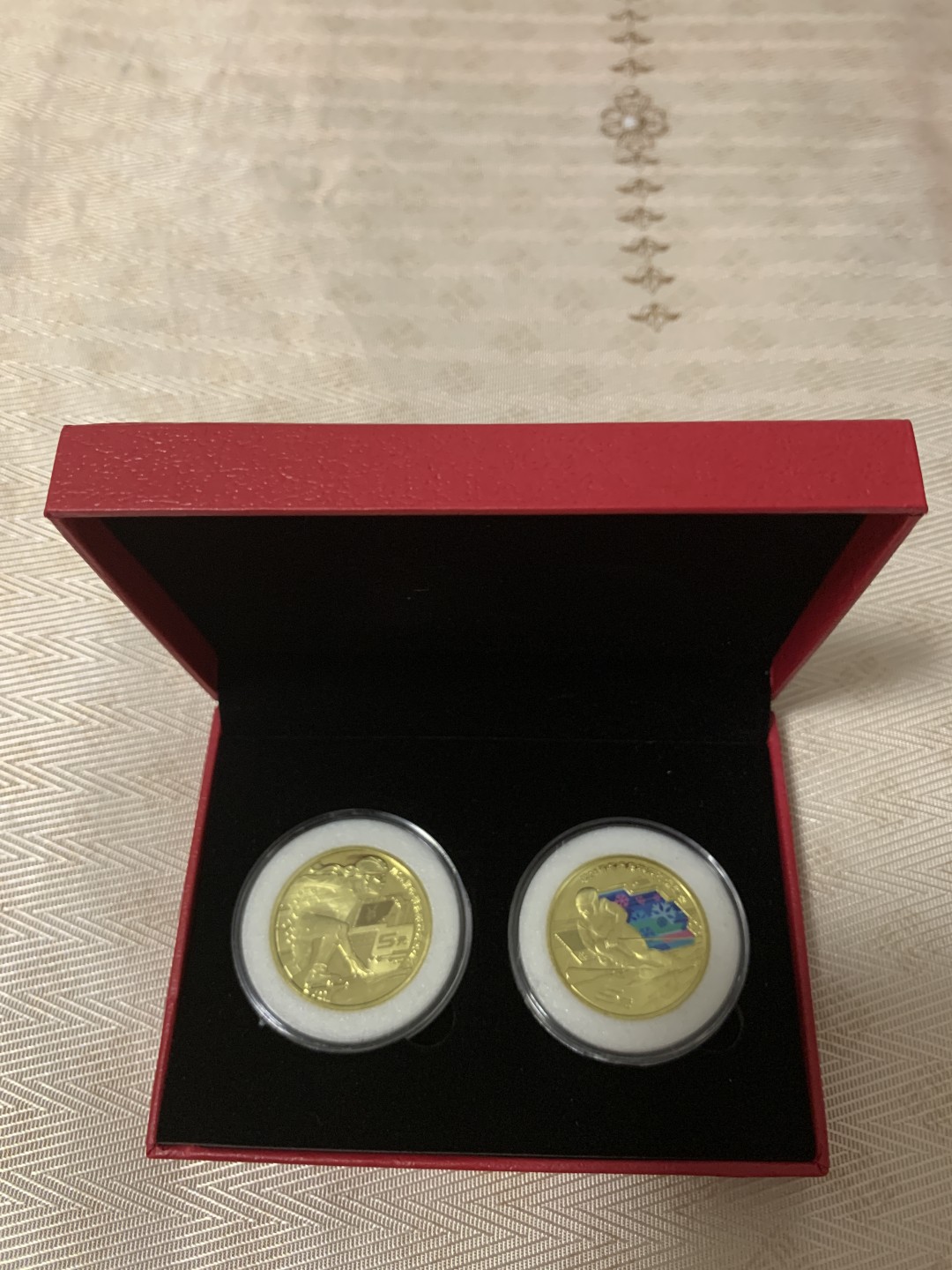 九九藏品拍卖 冬奥币套装带证书，号码随机不含4