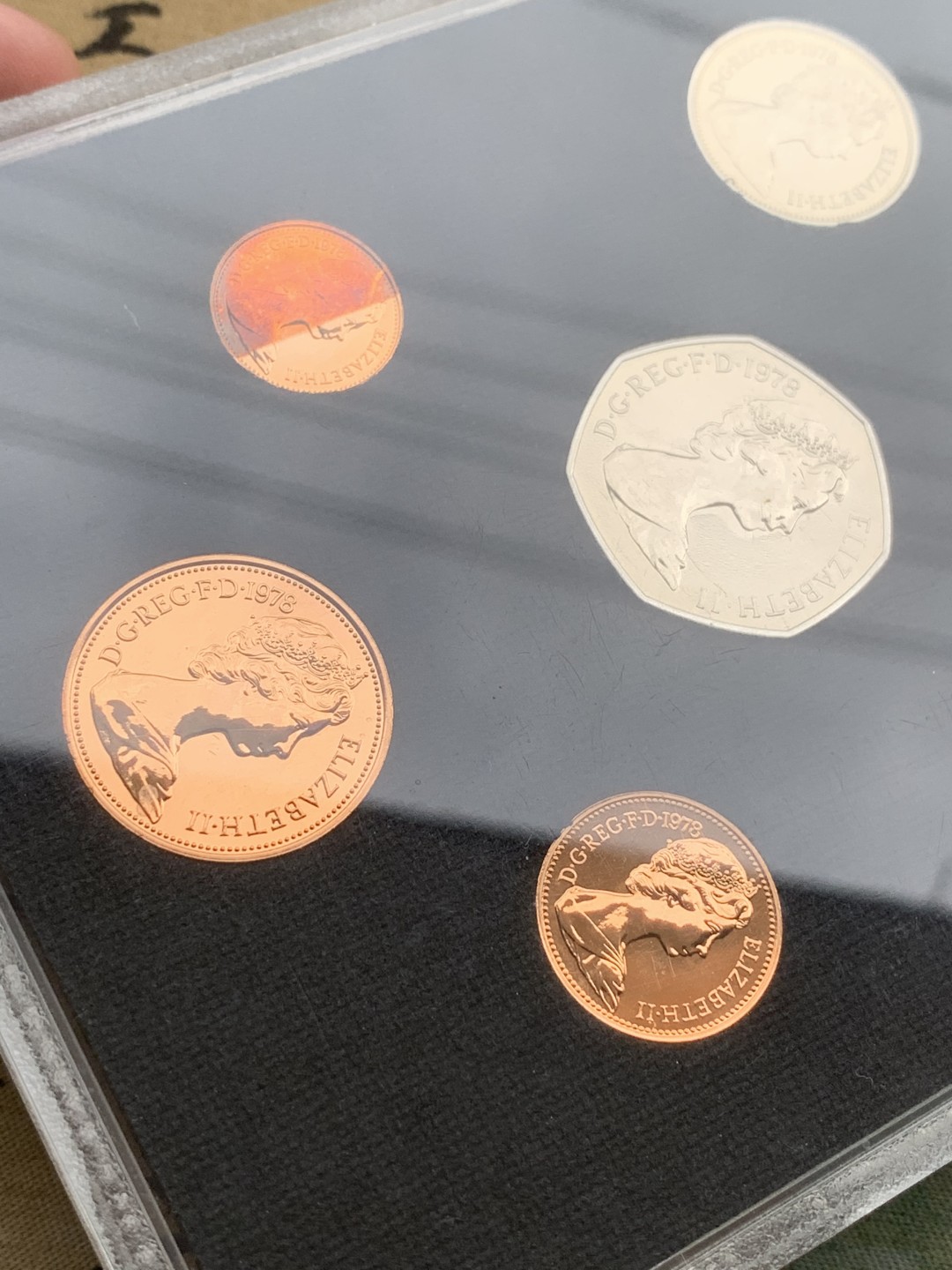 《竞宝斋》第97场-本周四 （满2件或者满200包顺丰） 英国 1978年 六枚套+一枚章 封装精制币 不同面值 完美状态