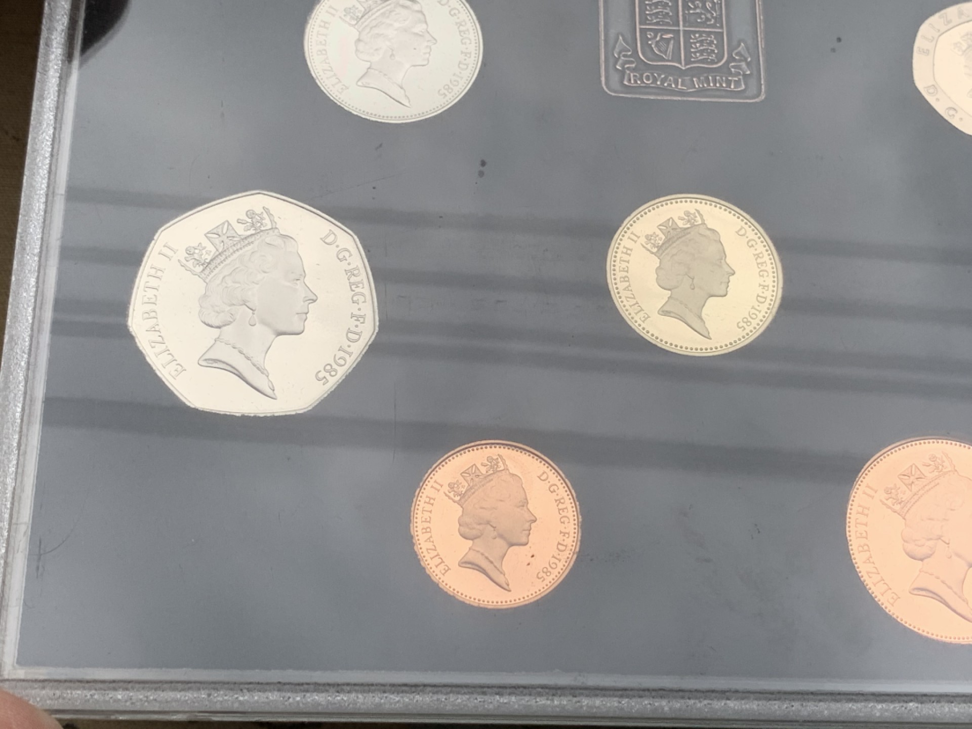 《竞宝斋》第97场-本周四 （满2件或者满200包顺丰） 原装 英国1985年 七枚不同面值+ 一枚章 精制套币