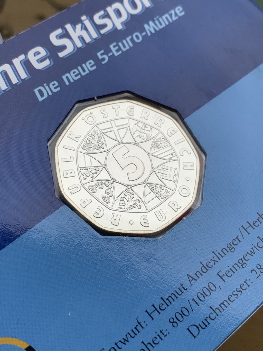 《竞宝斋》第97场-本周四 （满2件或者满200包顺丰） 官方卡装 奥地利2005年 滑雪运动百年纪念 5欧元银币 8克