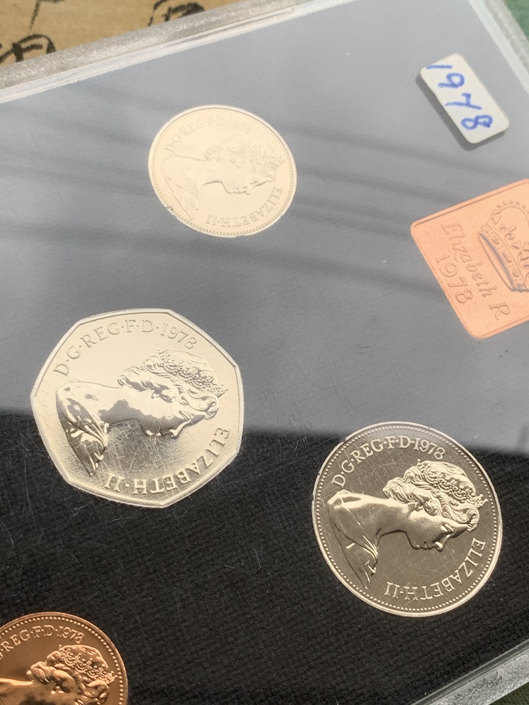 《竞宝斋》第97场-本周四 （满2件或者满200包顺丰） 英国 1978年 六枚套+一枚章 封装精制币 不同面值 完美状态