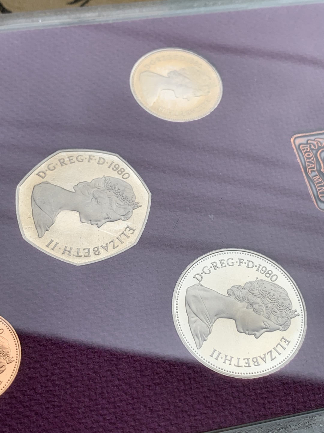 《竞宝斋》第97场-本周四 （满2件或者满200包顺丰） 英国 1980年 六枚套+一枚章 封装精制币 不同面值 完美状态