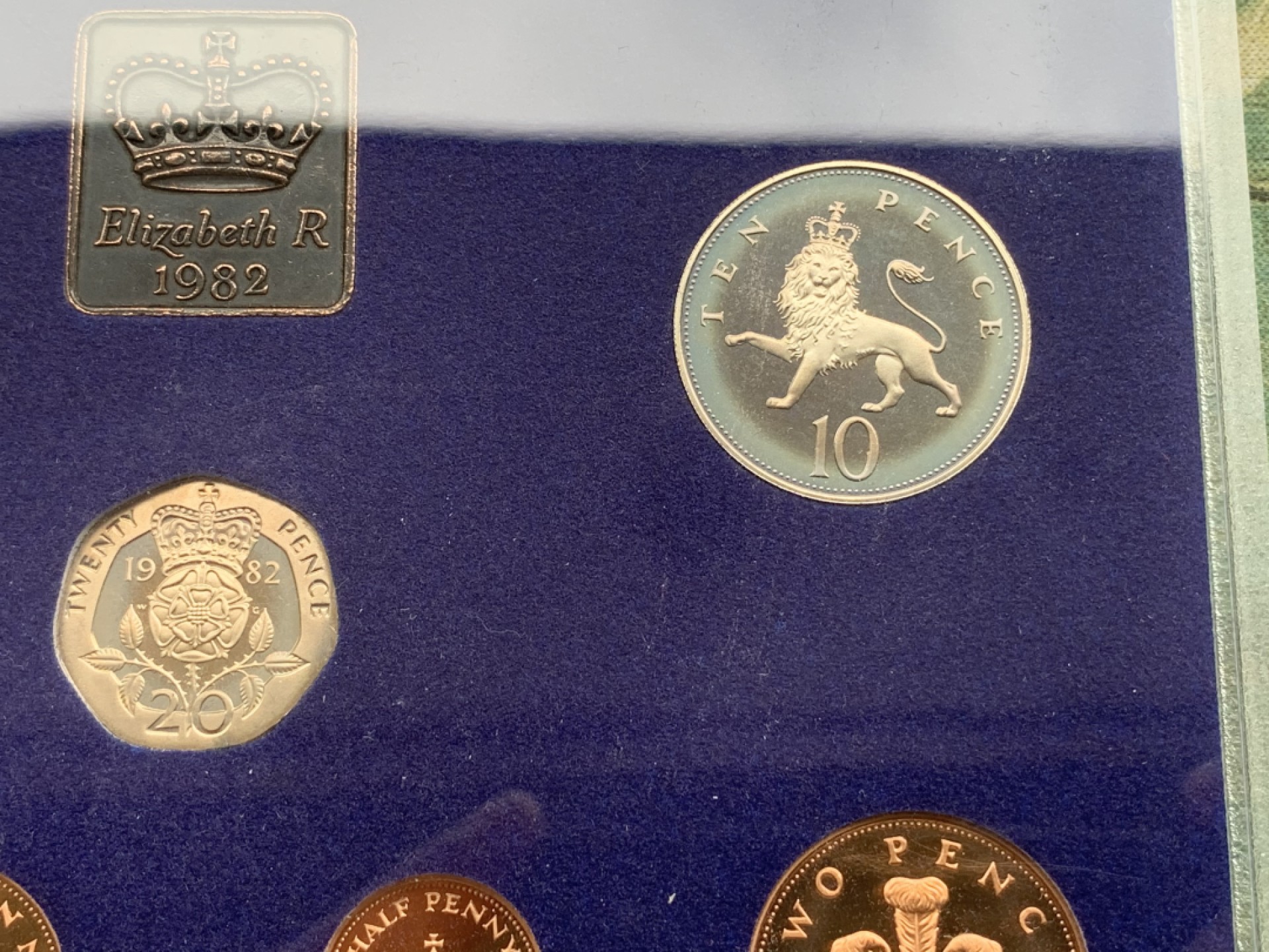 《竞宝斋》第97场-本周四 （满2件或者满200包顺丰） 英国 1982年 七枚套+一枚章 封装精制币 不同面值 完美状态