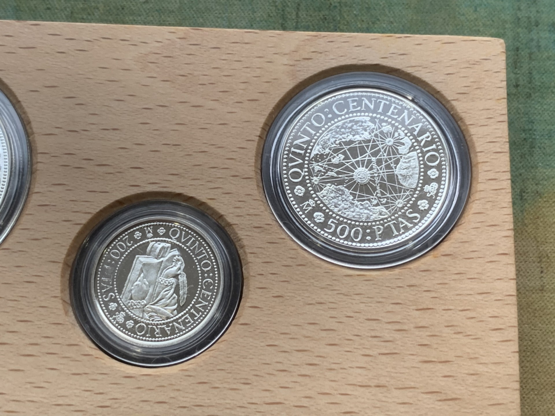 《竞宝斋》第97场-本周四 （满2件或者满200包顺丰） 原盒证书 西班牙1990年 发现美洲新大陆500周年纪念一组5枚银币 非常漂亮