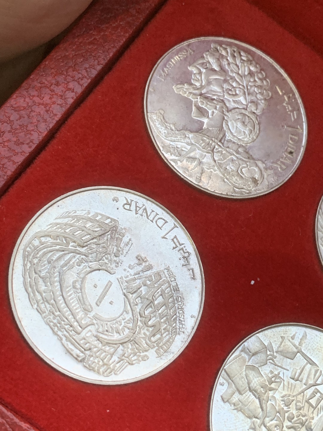 《竞宝斋》第97场-本周四 （满2件或者满200包顺丰） 大红盒 突尼斯1969年10枚1第纳尔精制大银币套装 疯涨的品种