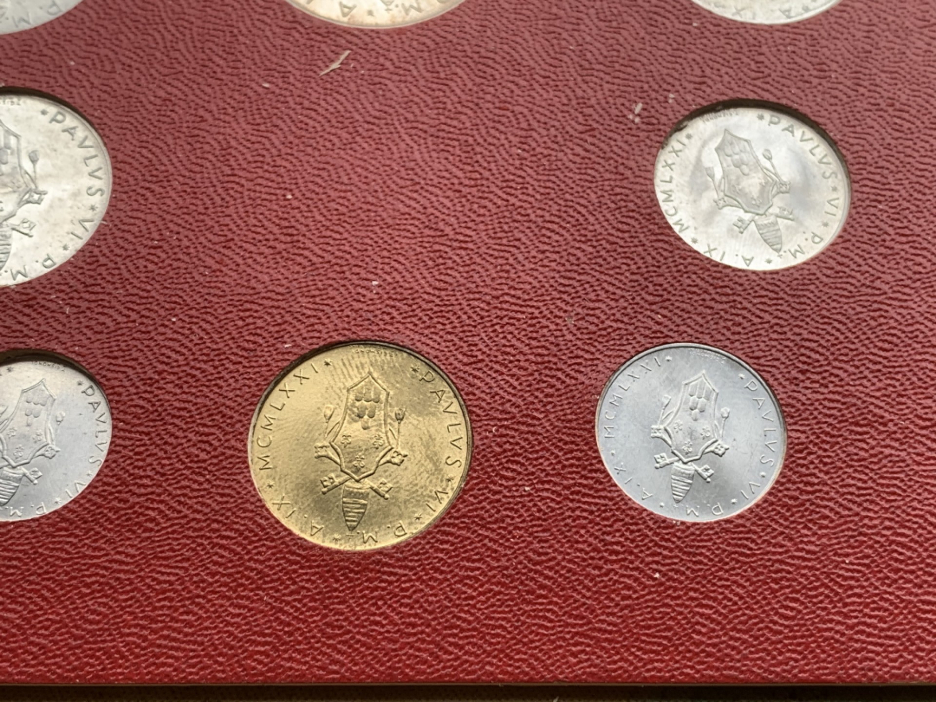 《竞宝斋》第97场-本周四 （满2件或者满200包顺丰） 卡装 梵蒂冈1971年 八枚套不同面值 其中500里拉葡萄是银币