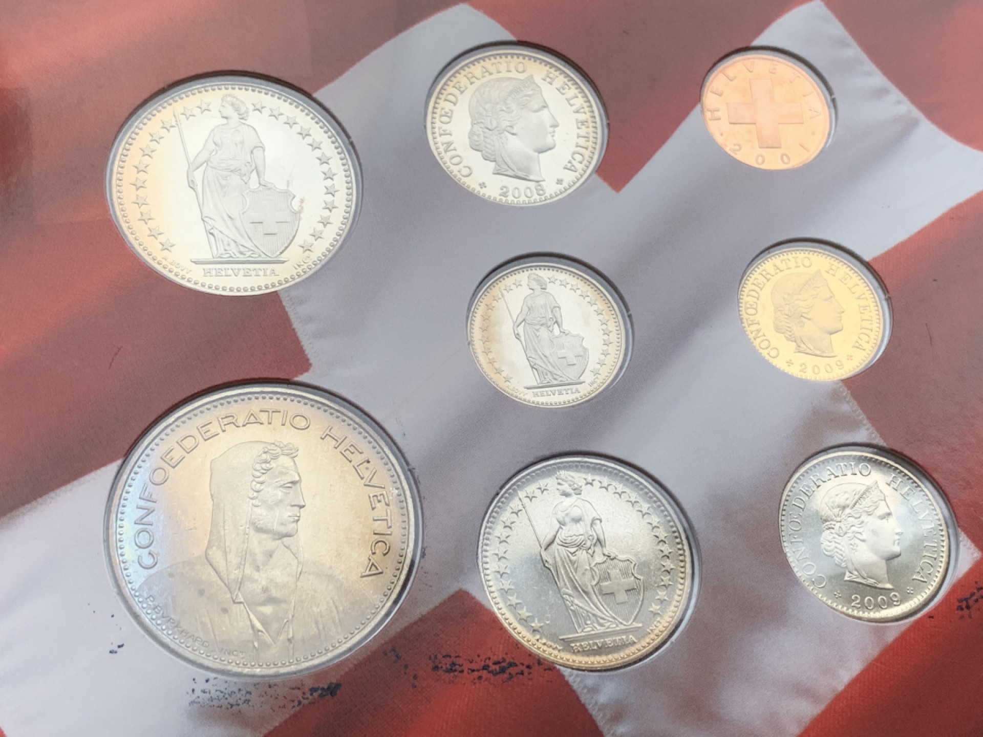 《竞宝斋》第97场-本周四 （满2件或者满200包顺丰） 卡装 瑞士2001年-2009年不同面值 八枚套 感觉是精制币 但是不确定