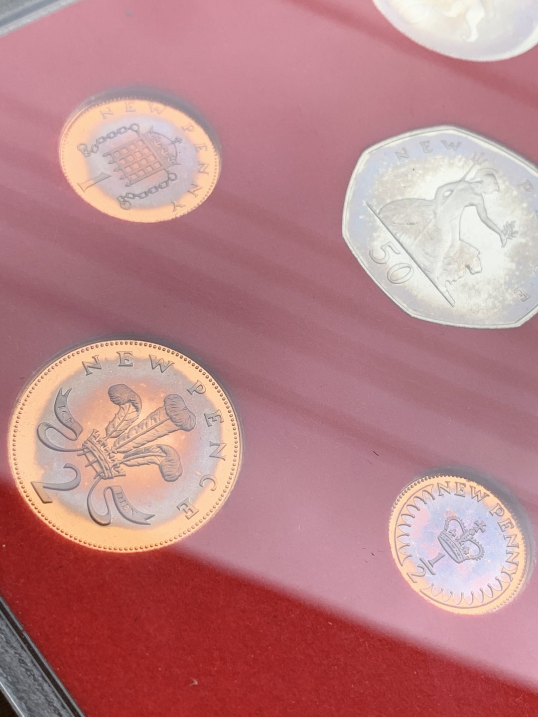 《竞宝斋》第97场-本周四 （满2件或者满200包顺丰） 英国 1981年 六枚套+一枚章 封装精制币 不同面值 完美状态