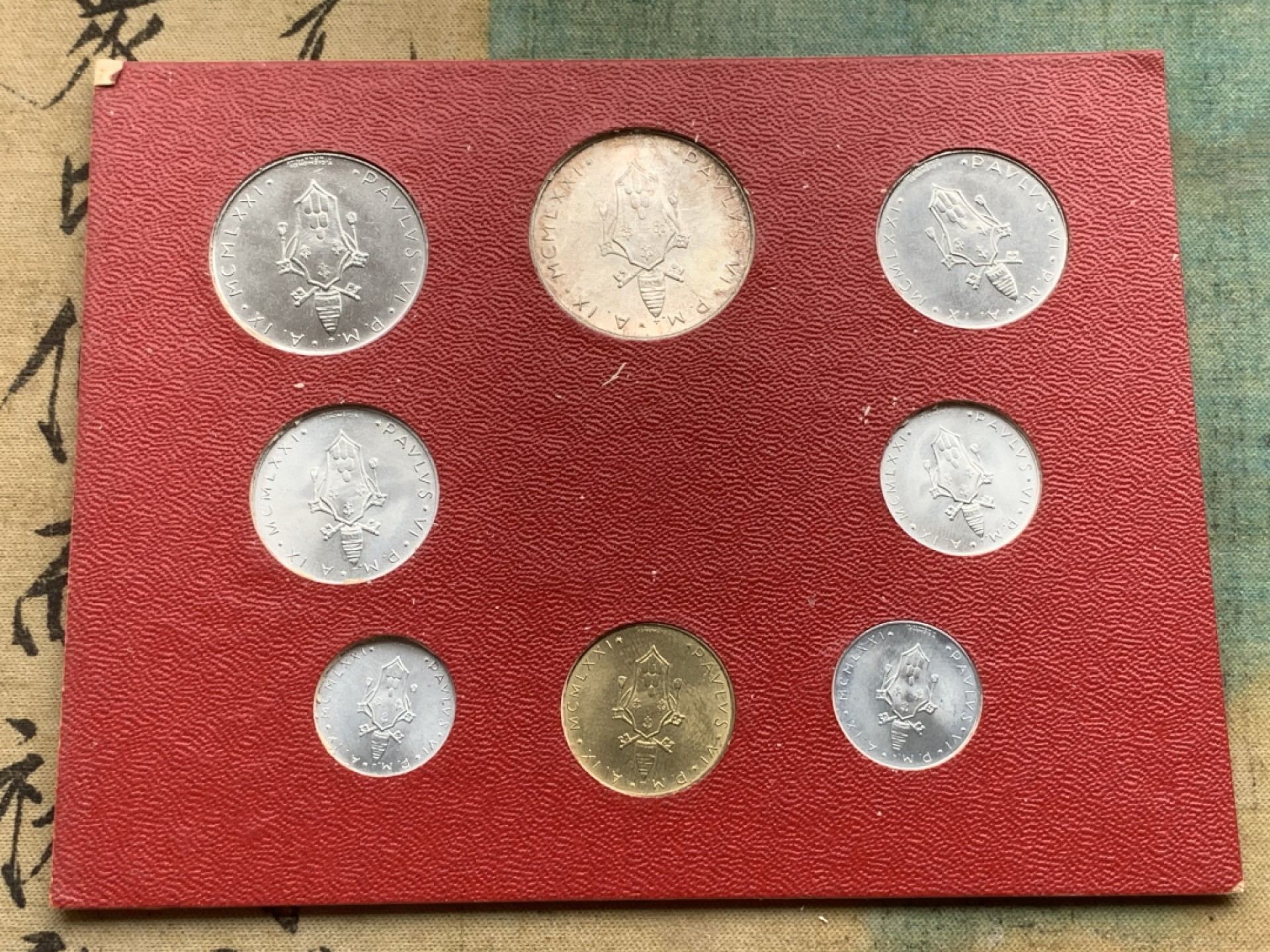 《竞宝斋》第97场-本周四 （满2件或者满200包顺丰） 卡装 梵蒂冈1971年 八枚套不同面值 其中500里拉葡萄是银币