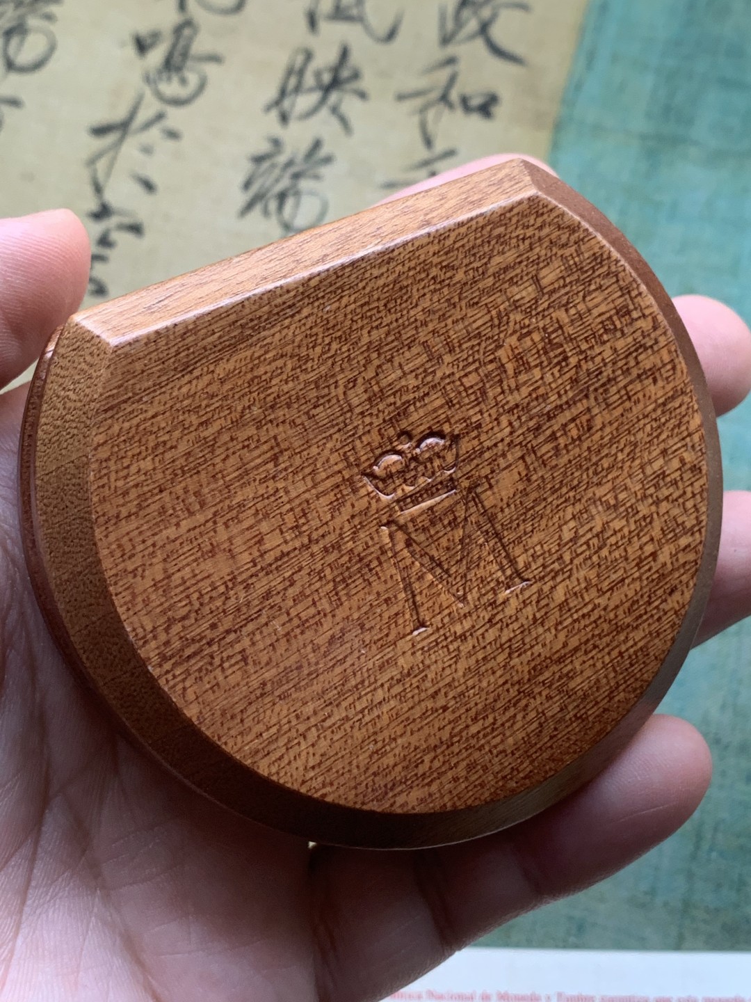 《竞宝斋》第97场-本周四 （满2件或者满200包顺丰） 原盒证书 西班牙2000年 印刷机纪念 1500比塞塔精制银币 八角形 稀少面值