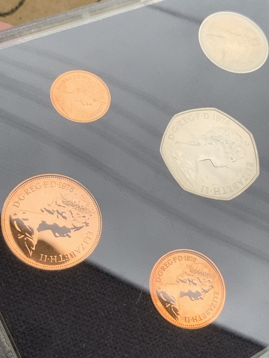 《竞宝斋》第97场-本周四 （满2件或者满200包顺丰） 英国 1976年 六枚套+一枚章 封装精制币 不同面值 完美状态