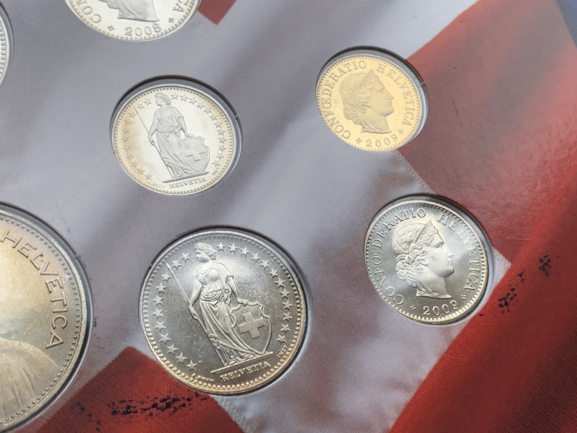 《竞宝斋》第97场-本周四 （满2件或者满200包顺丰） 卡装 瑞士2001年-2009年不同面值 八枚套 感觉是精制币 但是不确定